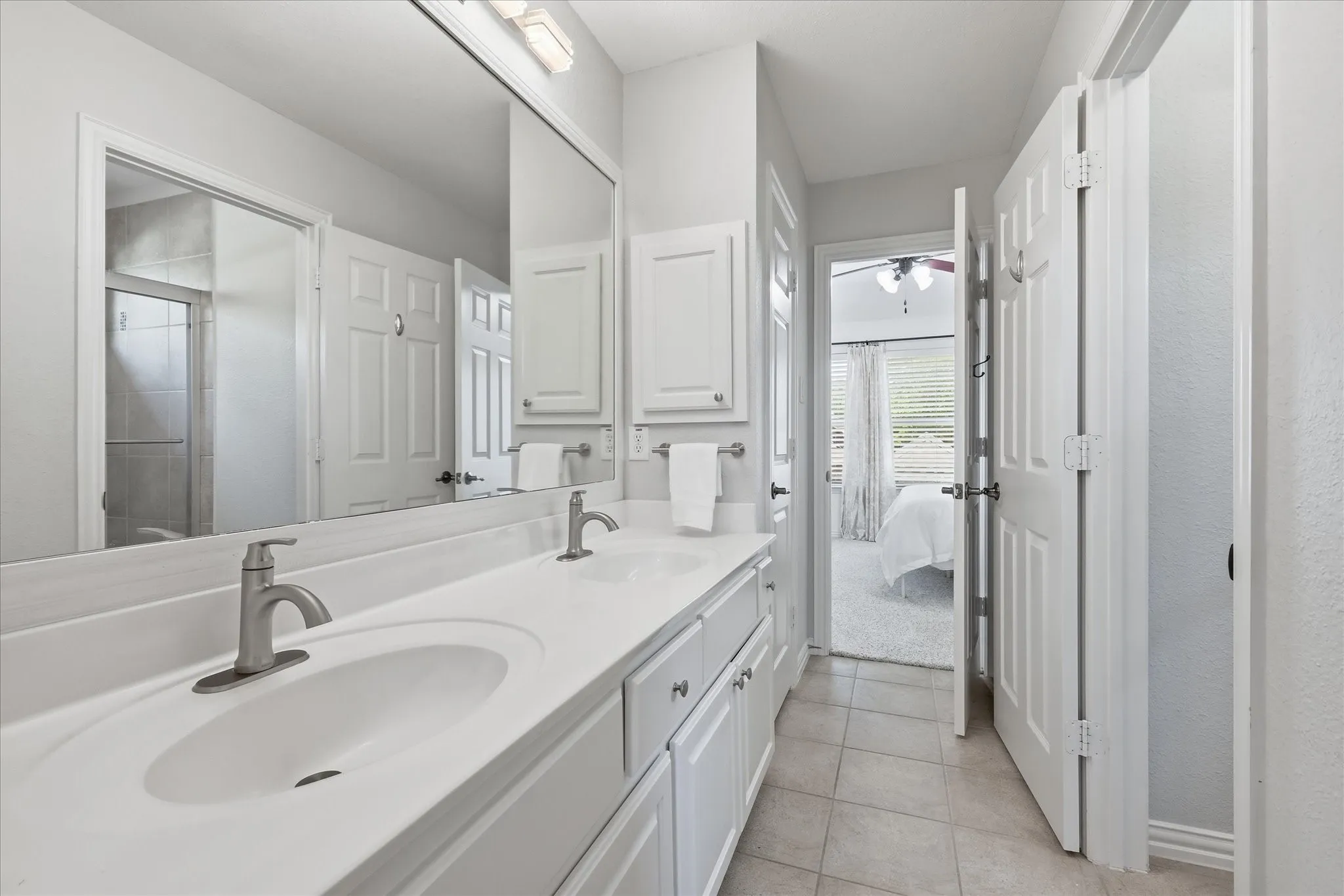 Single Family Residence For Sale in Tarrant County , 421 Copperfield Street, Southlake, Texas 76092, 4 Bedroom, 5 Bathroom, 3 Garage spaces, 4,323 Sqft, built in 2005, mls#21348988, Real Estate Agent in Southlake, Homes For Sale in Tarrant county, Homes For Sale in Southlake, Realtor in Southlake Texas, Real Estate Brokerage Independent Realty Texas, Luminita Cordes Realtor