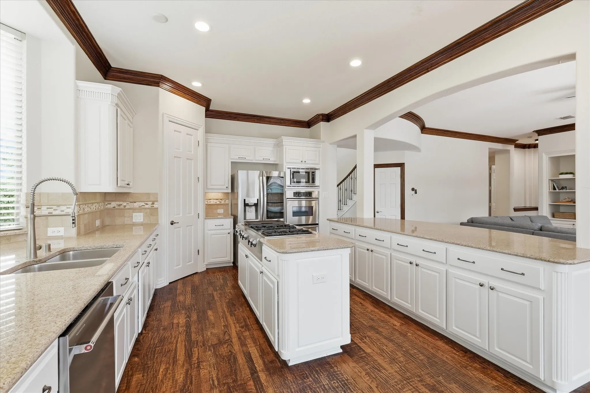 Single Family Residence For Sale in Tarrant County , 421 Copperfield Street, Southlake, Texas 76092, 4 Bedroom, 5 Bathroom, 3 Garage spaces, 4,323 Sqft, built in 2005, mls#21348988, Real Estate Agent in Southlake, Homes For Sale in Tarrant county, Homes For Sale in Southlake, Realtor in Southlake Texas, Real Estate Brokerage Independent Realty Texas, Luminita Cordes Realtor