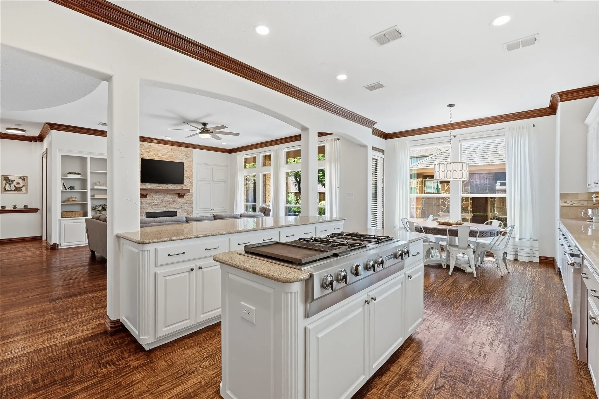 Single Family Residence For Sale in Tarrant County , 421 Copperfield Street, Southlake, Texas 76092, 4 Bedroom, 5 Bathroom, 3 Garage spaces, 4,323 Sqft, built in 2005, mls#21348988, Real Estate Agent in Southlake, Homes For Sale in Tarrant county, Homes For Sale in Southlake, Realtor in Southlake Texas, Real Estate Brokerage Independent Realty Texas, Luminita Cordes Realtor