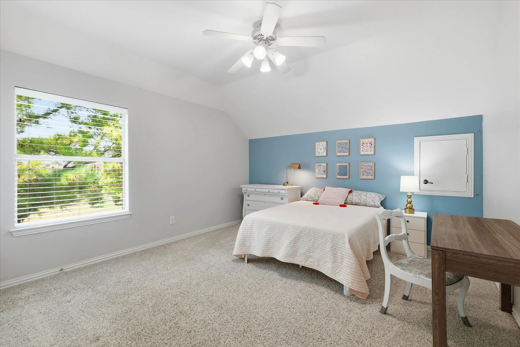 Single Family Residence For Sale in Tarrant County , 421 Copperfield Street, Southlake, Texas 76092, 4 Bedroom, 5 Bathroom, 3 Garage spaces, 4,323 Sqft, built in 2005, mls#21348988, Real Estate Agent in Southlake, Homes For Sale in Tarrant county, Homes For Sale in Southlake, Realtor in Southlake Texas, Real Estate Brokerage Independent Realty Texas, Luminita Cordes Realtor
