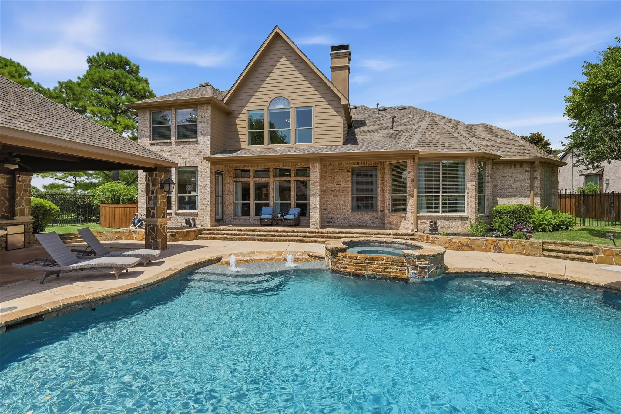 Single Family Residence For Sale in Tarrant County , 421 Copperfield Street, Southlake, Texas 76092, 4 Bedroom, 5 Bathroom, 3 Garage spaces, 4,323 Sqft, built in 2005, mls#21348988, Real Estate Agent in Southlake, Homes For Sale in Tarrant county, Homes For Sale in Southlake, Realtor in Southlake Texas, Real Estate Brokerage Independent Realty Texas, Luminita Cordes Realtor