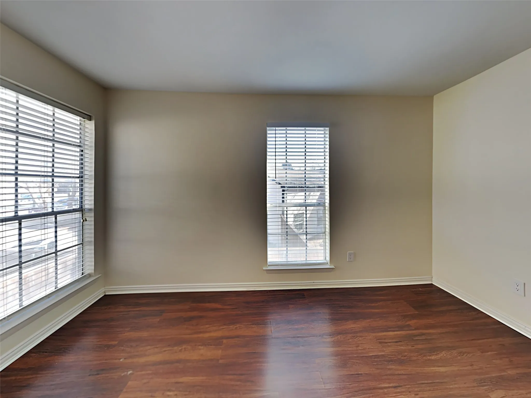 Townhouse For Rent in Dallas County , 3627 Dickason Avenue 8 #E, Dallas, Texas 75219, 2 Bedroom, 2 Bathroom, Garage spaces, 940 Sqft, built in 1979, mls#21350283, Real Estate Agent in Dallas, Homes For Rent in Dallas county, Homes For Rent in Dallas, Realtor in Dallas Texas, Real Estate Brokerage Independent Realty Texas, Luminita Cordes Realtor