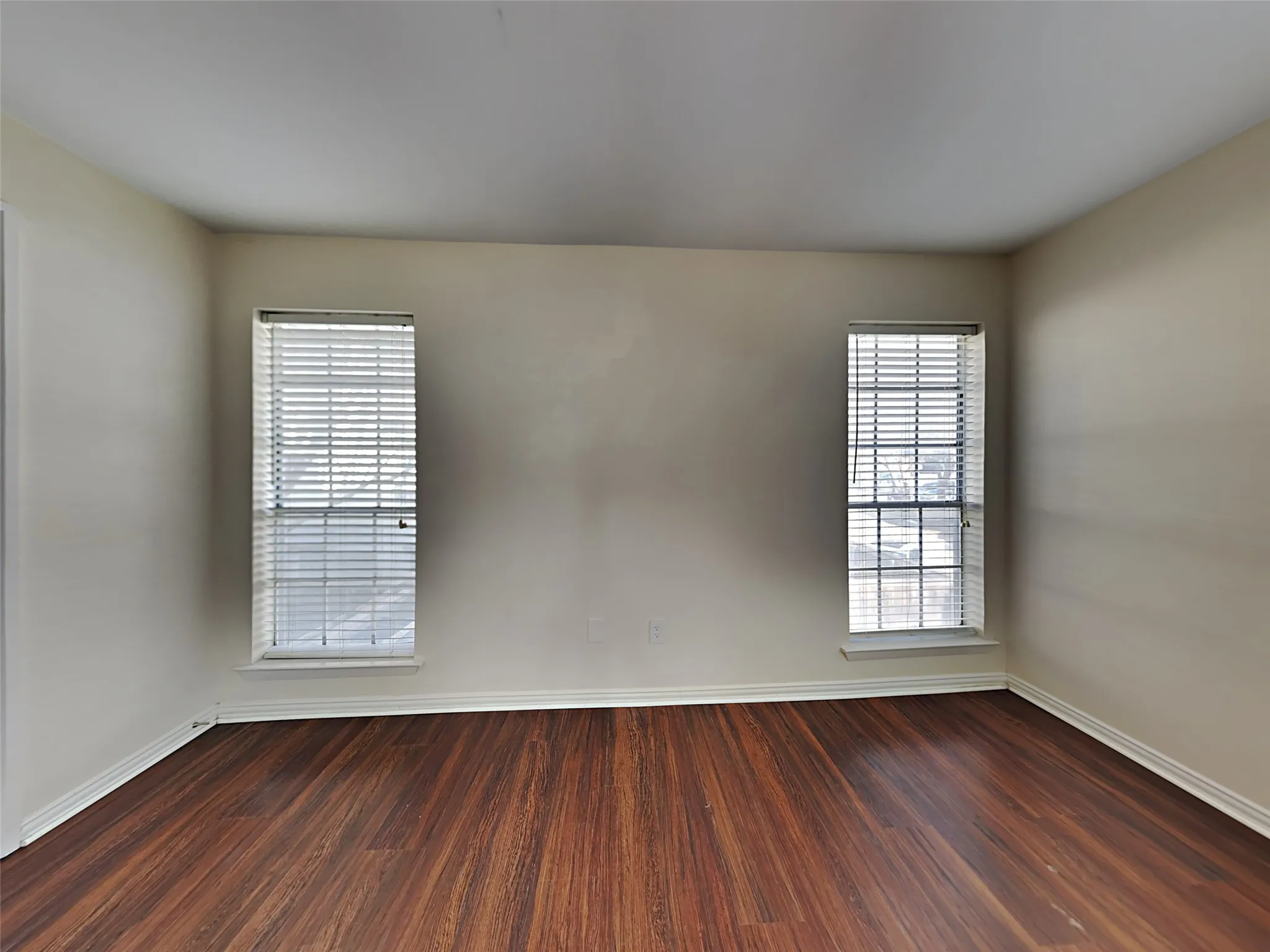 Townhouse For Rent in Dallas County , 3627 Dickason Avenue 8 #E, Dallas, Texas 75219, 2 Bedroom, 2 Bathroom, Garage spaces, 940 Sqft, built in 1979, mls#21350283, Real Estate Agent in Dallas, Homes For Rent in Dallas county, Homes For Rent in Dallas, Realtor in Dallas Texas, Real Estate Brokerage Independent Realty Texas, Luminita Cordes Realtor