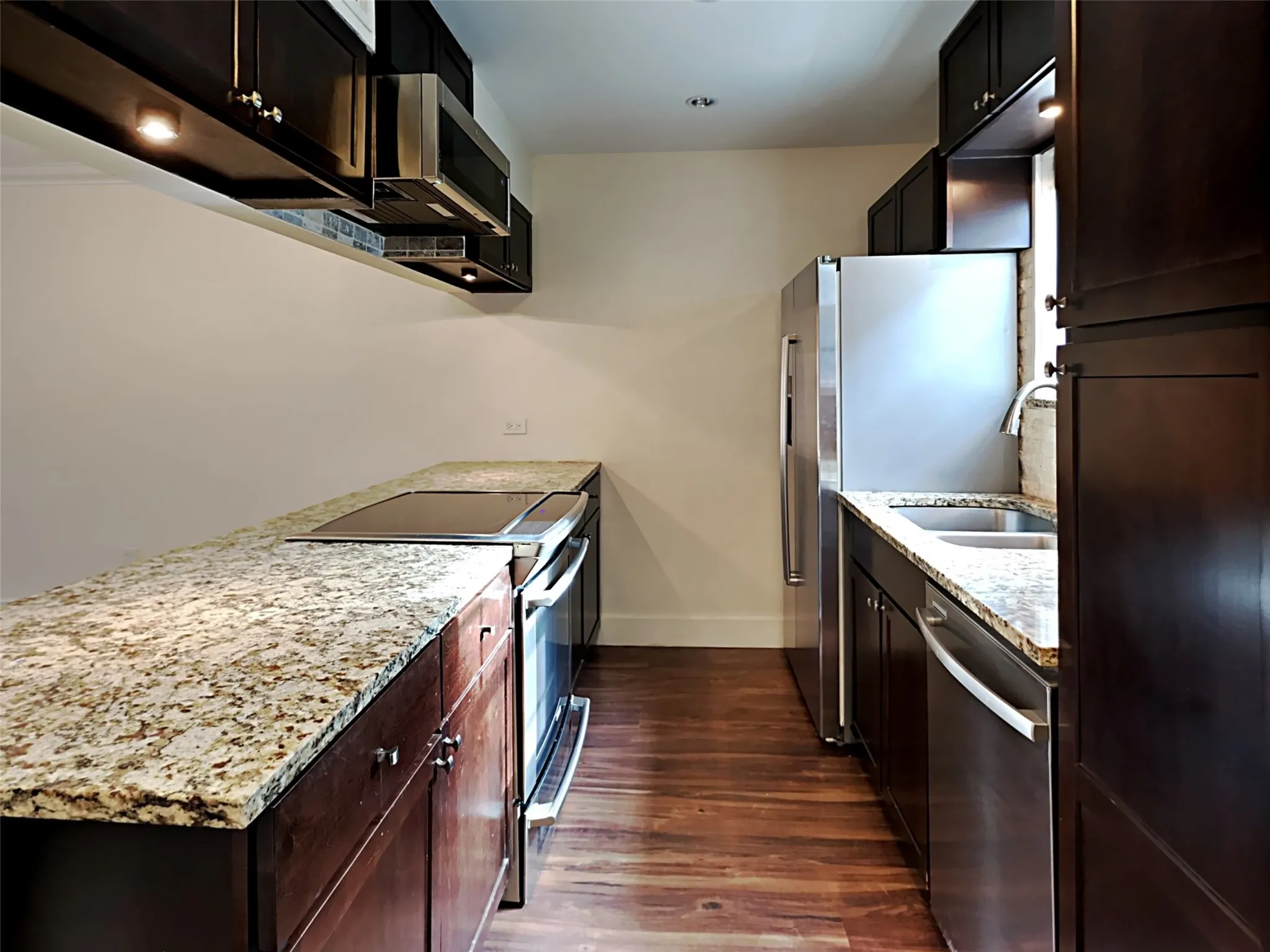 Townhouse For Rent in Dallas County , 3627 Dickason Avenue 8 #E, Dallas, Texas 75219, 2 Bedroom, 2 Bathroom, Garage spaces, 940 Sqft, built in 1979, mls#21350283, Real Estate Agent in Dallas, Homes For Rent in Dallas county, Homes For Rent in Dallas, Realtor in Dallas Texas, Real Estate Brokerage Independent Realty Texas, Luminita Cordes Realtor