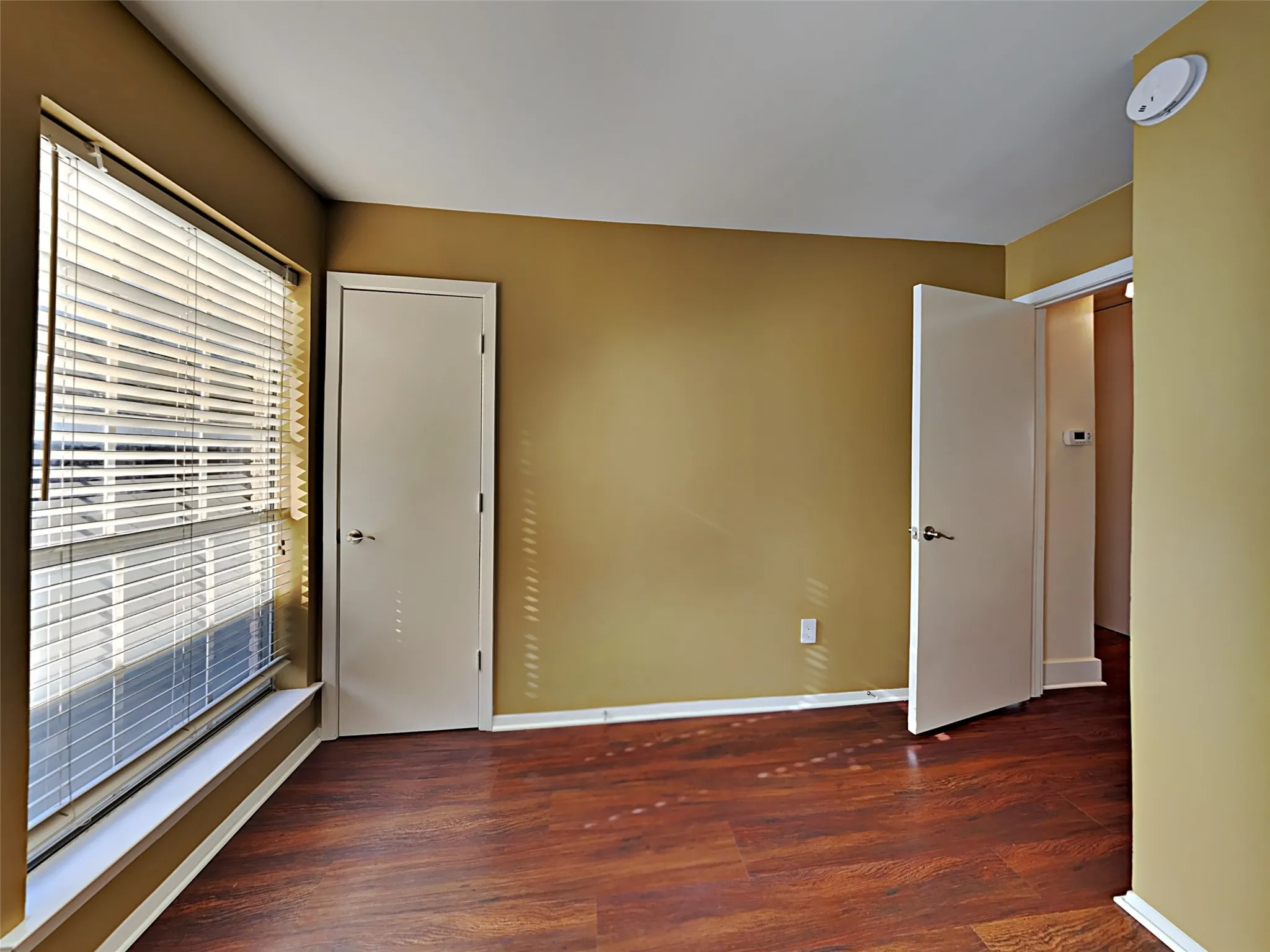 Townhouse For Rent in Dallas County , 3627 Dickason Avenue 8 #E, Dallas, Texas 75219, 2 Bedroom, 2 Bathroom, Garage spaces, 940 Sqft, built in 1979, mls#21350283, Real Estate Agent in Dallas, Homes For Rent in Dallas county, Homes For Rent in Dallas, Realtor in Dallas Texas, Real Estate Brokerage Independent Realty Texas, Luminita Cordes Realtor