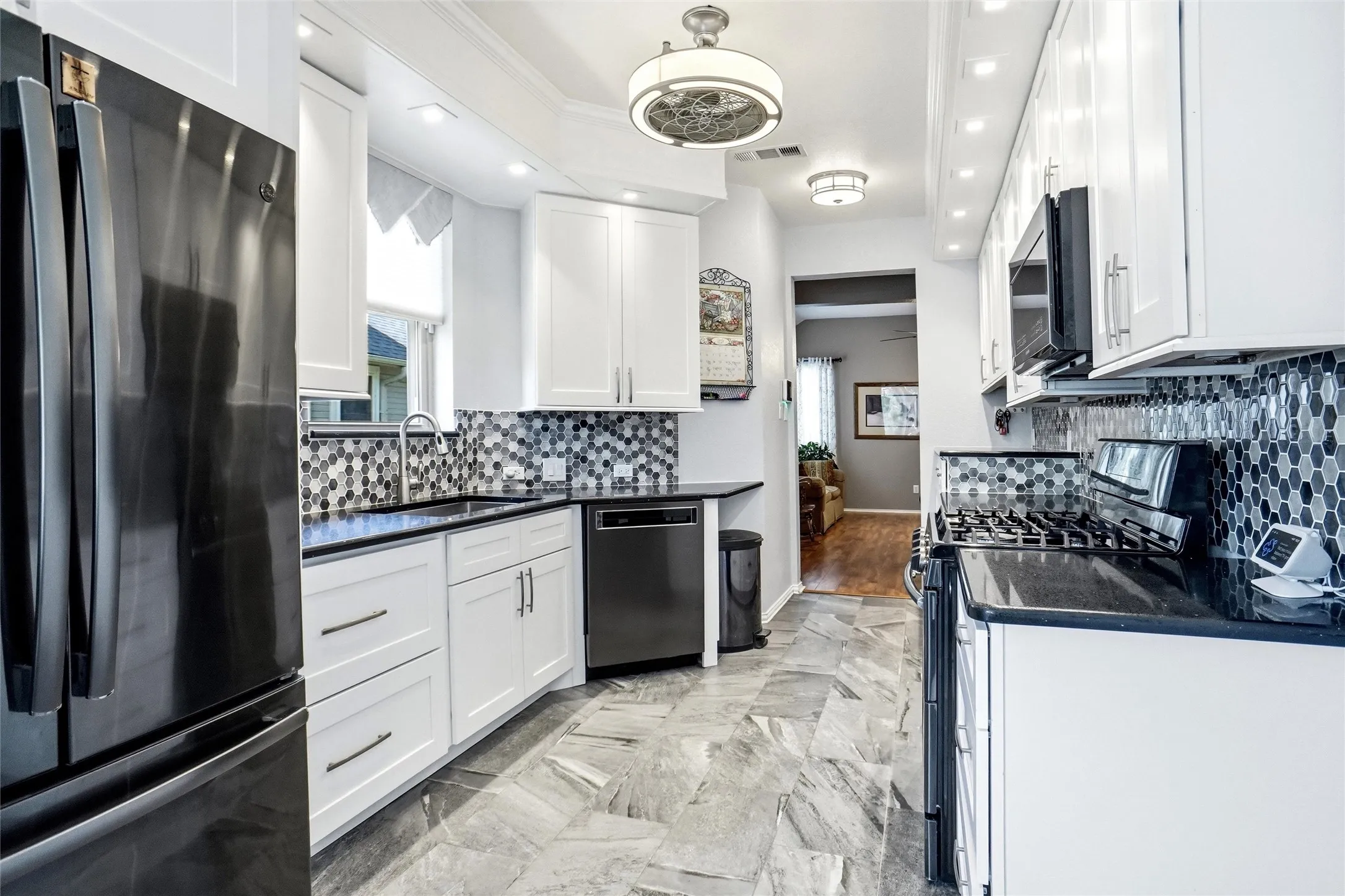 Single Family Residence For Sale in Tarrant County , 6951 Chaco Trail, Fort Worth, Texas 76137, 4 Bedroom, 2 Bathroom, 2 Garage spaces, 1,298 Sqft, built in 1998, mls#21350288, Real Estate Agent in Fort Worth, Homes For Sale in Tarrant county, Homes For Sale in Fort Worth, Realtor in Fort Worth Texas, Real Estate Brokerage Independent Realty Texas, Luminita Cordes Realtor