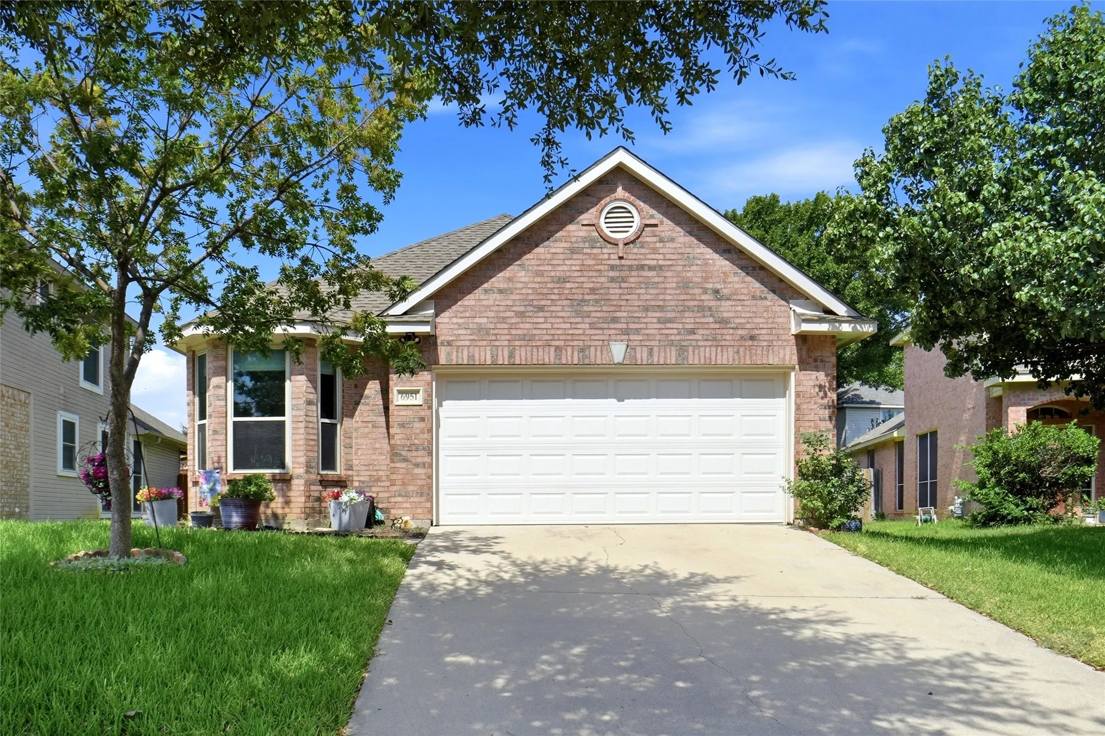 Single Family Residence For Sale in Tarrant County , 6951 Chaco Trail, Fort Worth, Texas 76137, 4 Bedroom, 2 Bathroom, 2 Garage spaces, 1,298 Sqft, built in 1998, mls#21350288, Real Estate Agent in Fort Worth, Homes For Sale in Tarrant county, Homes For Sale in Fort Worth, Realtor in Fort Worth Texas, Real Estate Brokerage Independent Realty Texas, Luminita Cordes Realtor