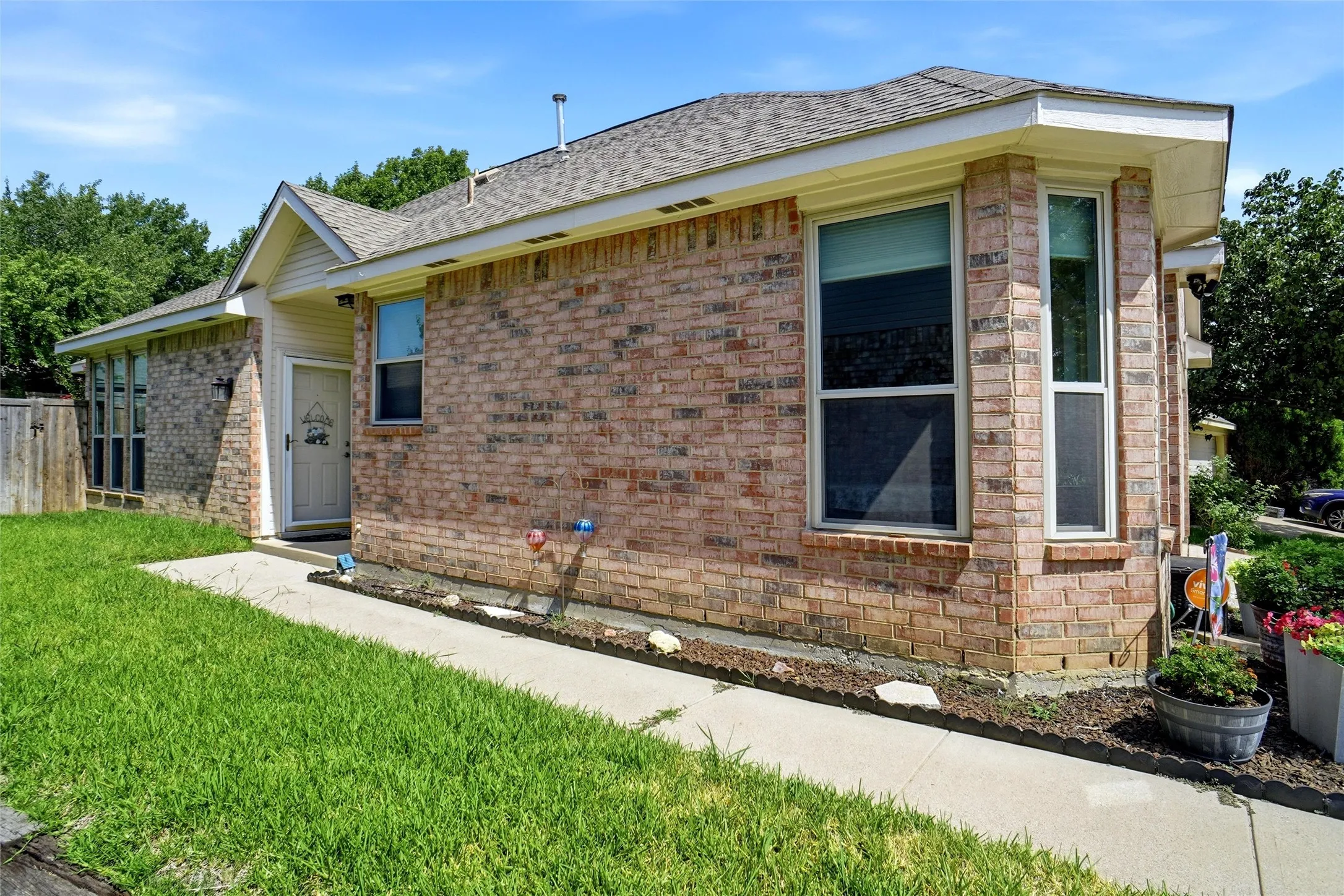 Single Family Residence For Sale in Tarrant County , 6951 Chaco Trail, Fort Worth, Texas 76137, 4 Bedroom, 2 Bathroom, 2 Garage spaces, 1,298 Sqft, built in 1998, mls#21350288, Real Estate Agent in Fort Worth, Homes For Sale in Tarrant county, Homes For Sale in Fort Worth, Realtor in Fort Worth Texas, Real Estate Brokerage Independent Realty Texas, Luminita Cordes Realtor