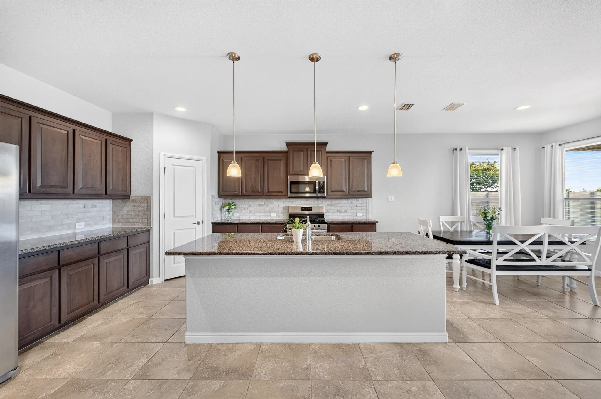 Single Family Residence For Sale in Denton County , 1328 Canary Lane, Argyle, Texas 76226, 3 Bedroom, 2 Bathroom, 2 Garage spaces, 2,040 Sqft, built in 2018, mls#21348442, Real Estate Agent in Argyle, Homes For Sale in Denton county, Homes For Sale in Argyle, Realtor in Argyle Texas, Real Estate Brokerage Independent Realty Texas, Luminita Cordes Realtor