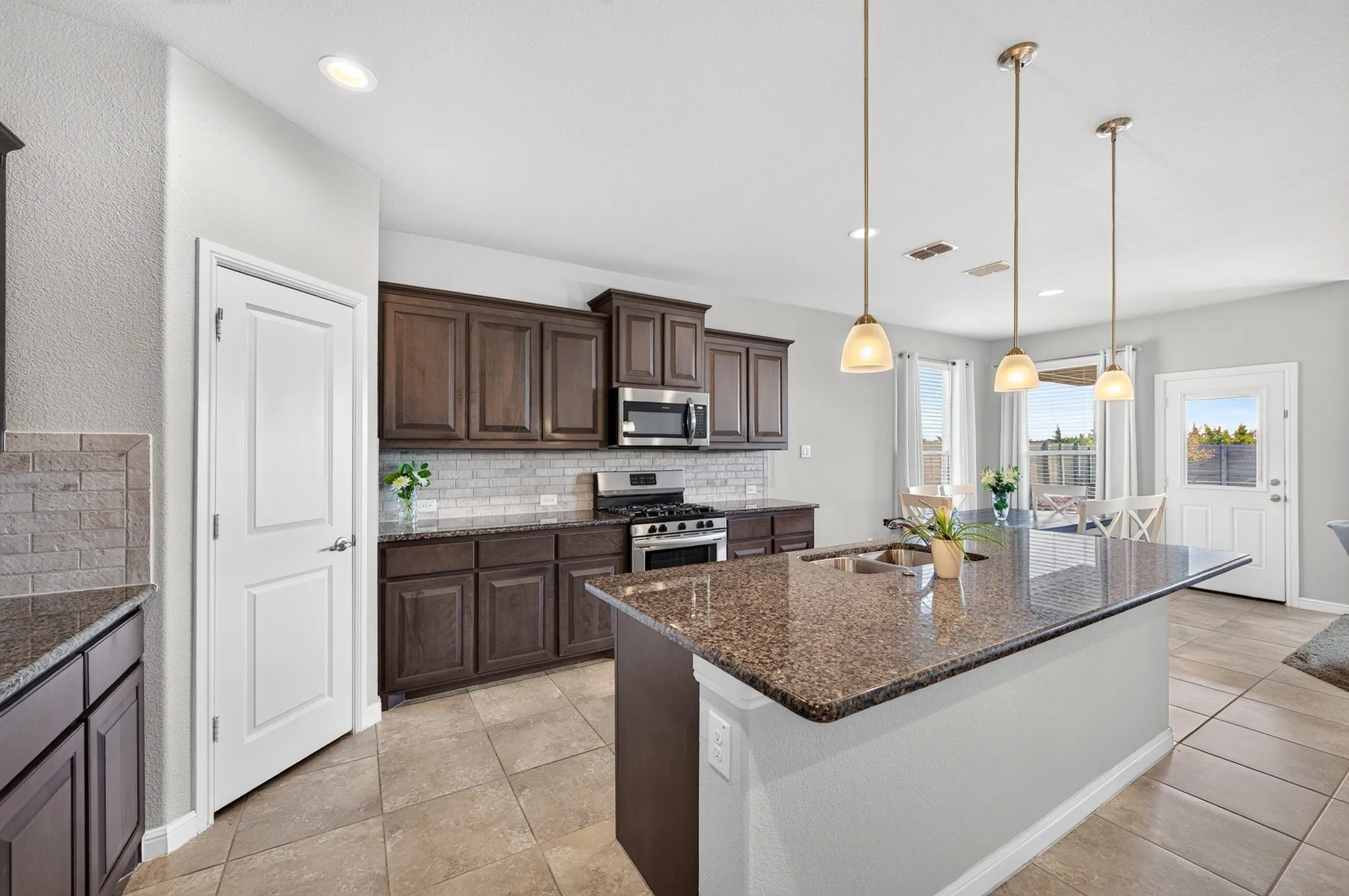 Single Family Residence For Sale in Denton County , 1328 Canary Lane, Argyle, Texas 76226, 3 Bedroom, 2 Bathroom, 2 Garage spaces, 2,040 Sqft, built in 2018, mls#21348442, Real Estate Agent in Argyle, Homes For Sale in Denton county, Homes For Sale in Argyle, Realtor in Argyle Texas, Real Estate Brokerage Independent Realty Texas, Luminita Cordes Realtor