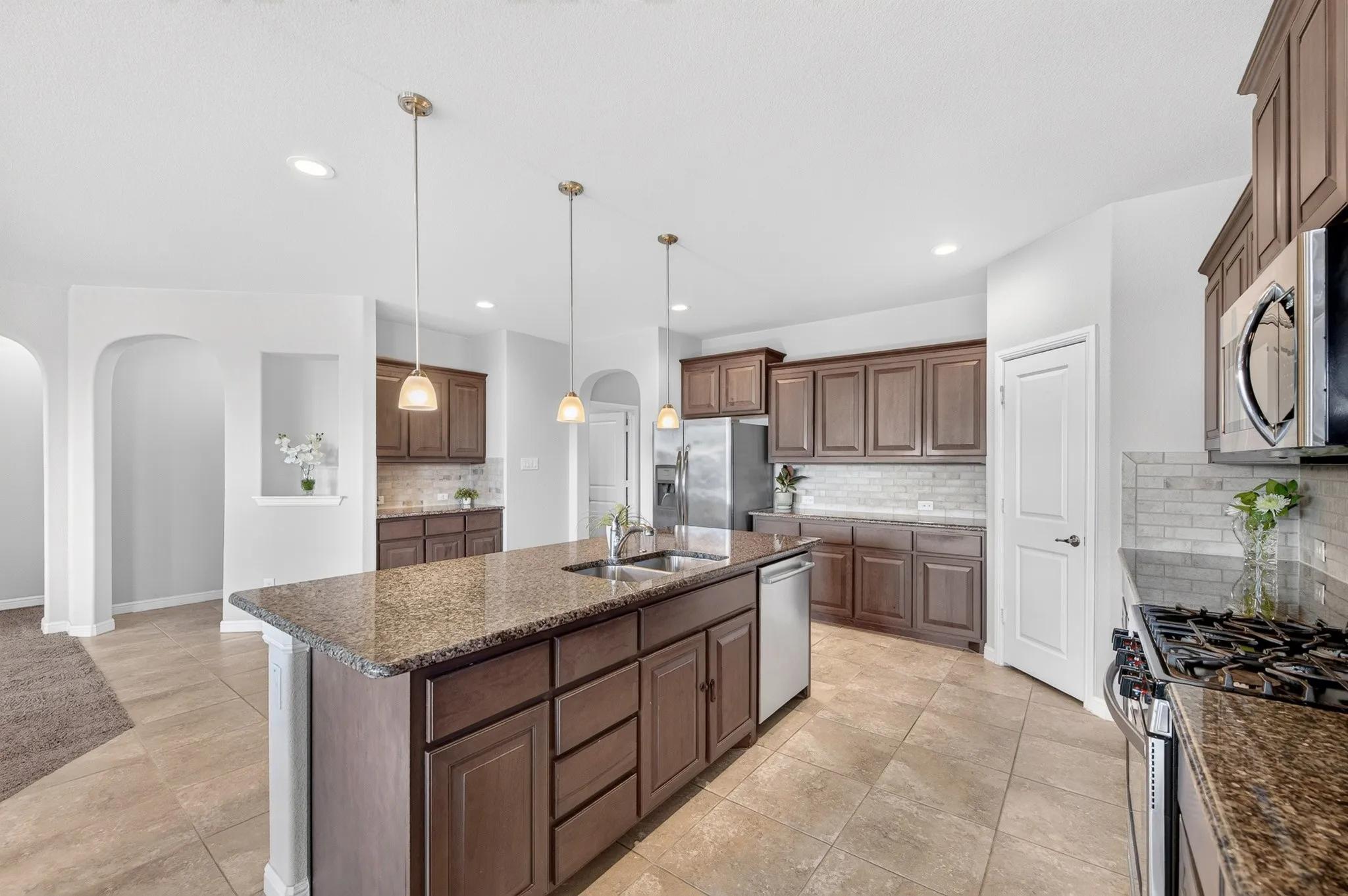 Single Family Residence For Sale in Denton County , 1328 Canary Lane, Argyle, Texas 76226, 3 Bedroom, 2 Bathroom, 2 Garage spaces, 2,040 Sqft, built in 2018, mls#21348442, Real Estate Agent in Argyle, Homes For Sale in Denton county, Homes For Sale in Argyle, Realtor in Argyle Texas, Real Estate Brokerage Independent Realty Texas, Luminita Cordes Realtor