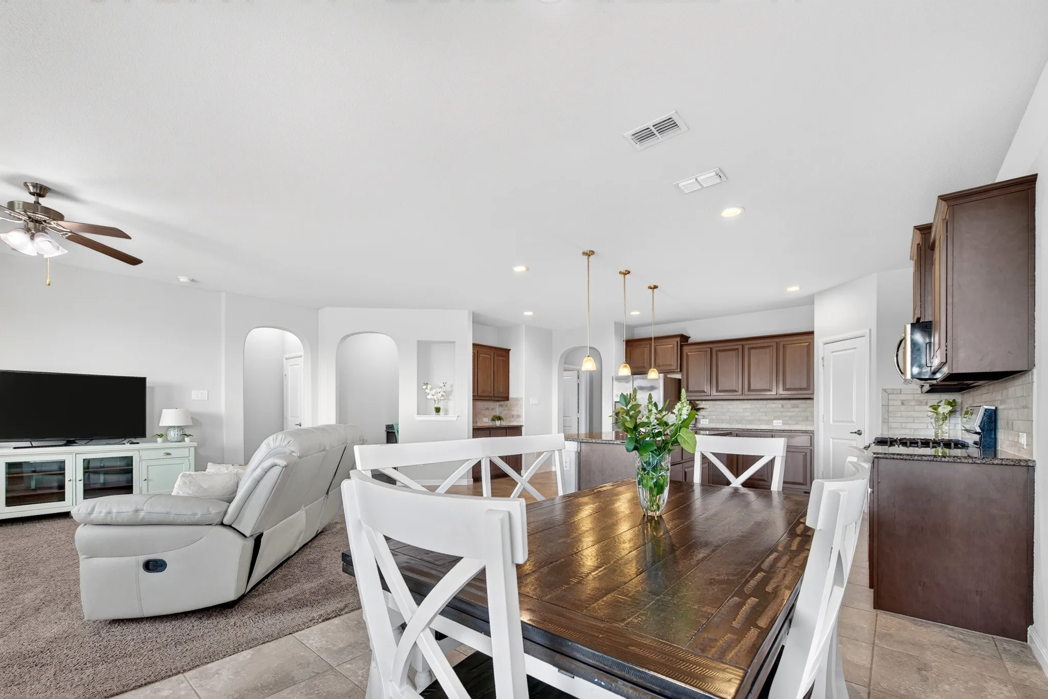 Single Family Residence For Sale in Denton County , 1328 Canary Lane, Argyle, Texas 76226, 3 Bedroom, 2 Bathroom, 2 Garage spaces, 2,040 Sqft, built in 2018, mls#21348442, Real Estate Agent in Argyle, Homes For Sale in Denton county, Homes For Sale in Argyle, Realtor in Argyle Texas, Real Estate Brokerage Independent Realty Texas, Luminita Cordes Realtor