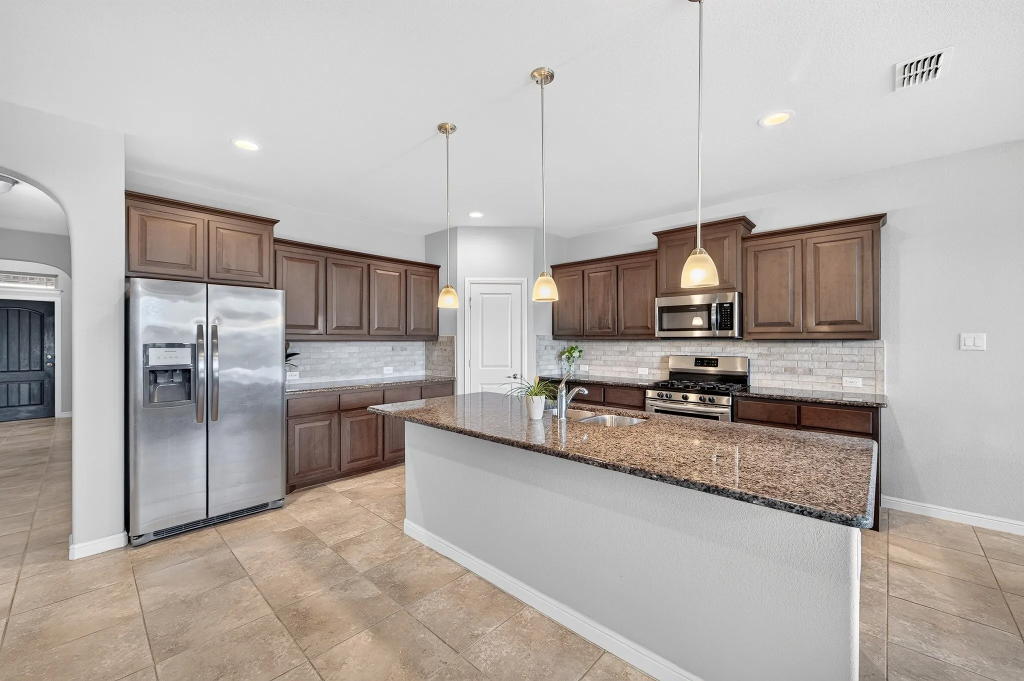 Single Family Residence For Sale in Denton County , 1328 Canary Lane, Argyle, Texas 76226, 3 Bedroom, 2 Bathroom, 2 Garage spaces, 2,040 Sqft, built in 2018, mls#21348442, Real Estate Agent in Argyle, Homes For Sale in Denton county, Homes For Sale in Argyle, Realtor in Argyle Texas, Real Estate Brokerage Independent Realty Texas, Luminita Cordes Realtor