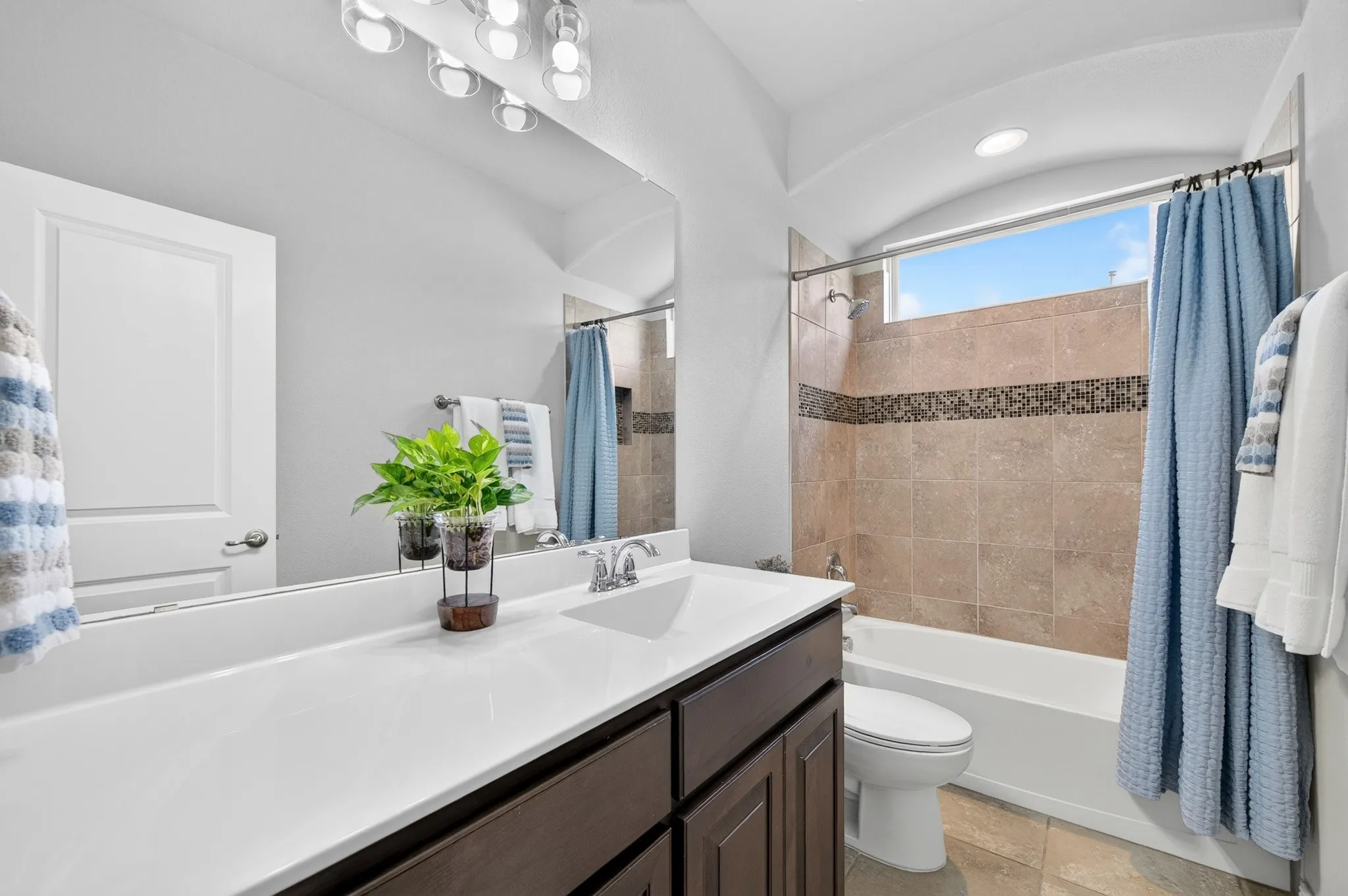 Single Family Residence For Sale in Denton County , 1328 Canary Lane, Argyle, Texas 76226, 3 Bedroom, 2 Bathroom, 2 Garage spaces, 2,040 Sqft, built in 2018, mls#21348442, Real Estate Agent in Argyle, Homes For Sale in Denton county, Homes For Sale in Argyle, Realtor in Argyle Texas, Real Estate Brokerage Independent Realty Texas, Luminita Cordes Realtor