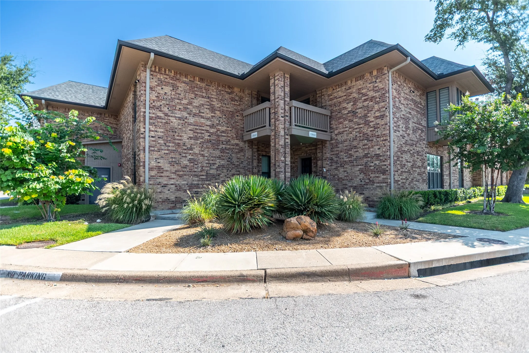 Condominium For Sale in Dallas County , 10660 Park Village Place Unit C, Dallas, Texas 75230, 1 Bedroom, 1 Bathroom, Garage spaces, 678 Sqft, built in 2021, mls#21344128, Real Estate Agent in Dallas, Homes For Sale in Dallas county, Homes For Sale in Dallas, Realtor in Dallas Texas, Real Estate Brokerage Independent Realty Texas, Luminita Cordes Realtor