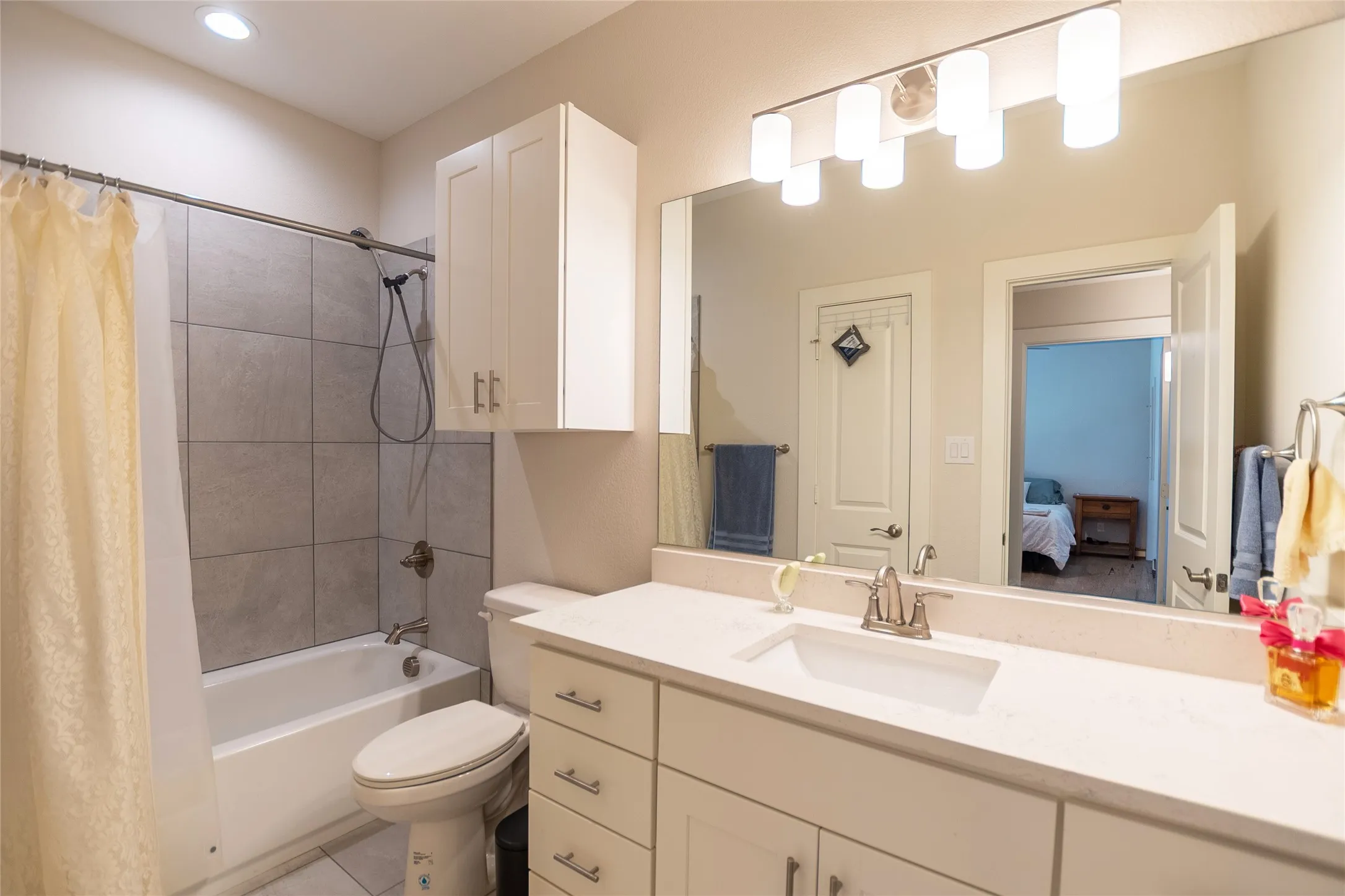 Condominium For Sale in Dallas County , 10660 Park Village Place Unit C, Dallas, Texas 75230, 1 Bedroom, 1 Bathroom, Garage spaces, 678 Sqft, built in 2021, mls#21344128, Real Estate Agent in Dallas, Homes For Sale in Dallas county, Homes For Sale in Dallas, Realtor in Dallas Texas, Real Estate Brokerage Independent Realty Texas, Luminita Cordes Realtor