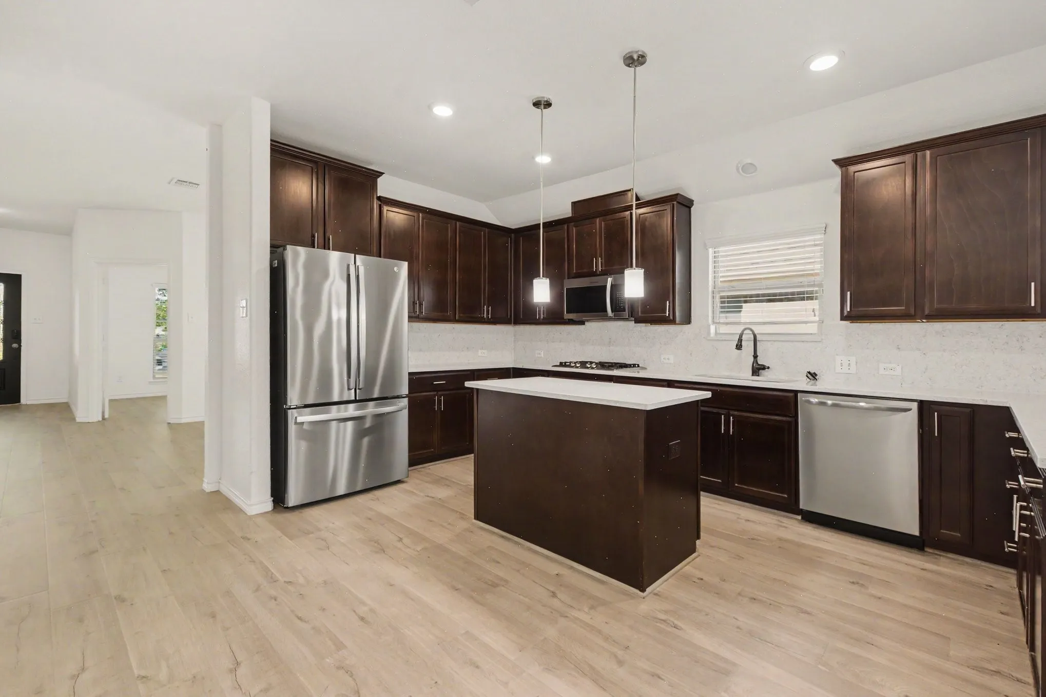 Single Family Residence For Rent in Collin County , 10020 Levelland Place, Mc Kinney, Texas 75071, 3 Bedroom, 3 Bathroom, 2 Garage spaces, 2,022 Sqft, built in 2018, mls#21350307, Real Estate Agent in Mc Kinney, Homes For Rent in Collin county, Homes For Rent in Mc Kinney, Realtor in Mc Kinney Texas, Real Estate Brokerage Independent Realty Texas, Luminita Cordes Realtor