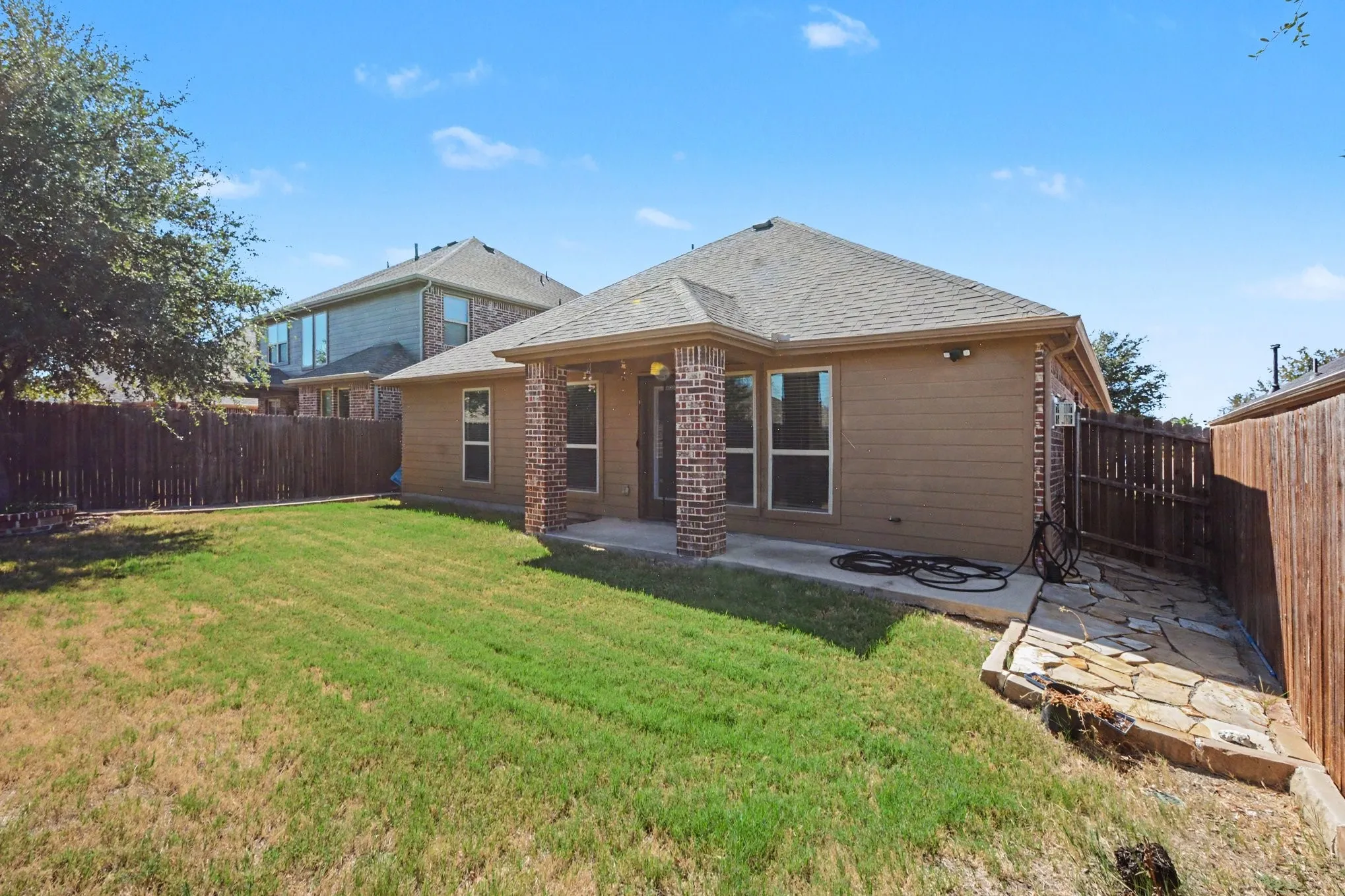 Single Family Residence For Rent in Collin County , 10020 Levelland Place, Mc Kinney, Texas 75071, 3 Bedroom, 3 Bathroom, 2 Garage spaces, 2,022 Sqft, built in 2018, mls#21350307, Real Estate Agent in Mc Kinney, Homes For Rent in Collin county, Homes For Rent in Mc Kinney, Realtor in Mc Kinney Texas, Real Estate Brokerage Independent Realty Texas, Luminita Cordes Realtor