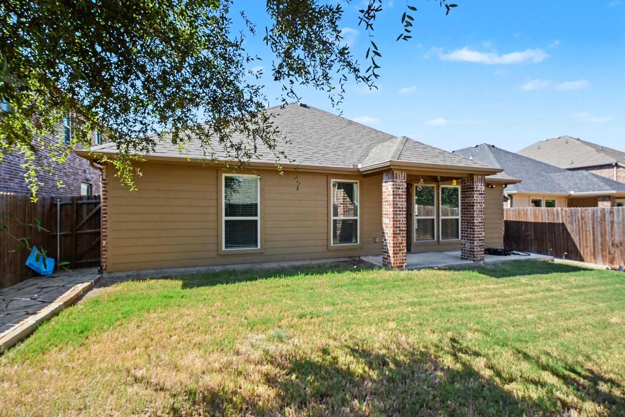 Single Family Residence For Rent in Collin County , 10020 Levelland Place, Mc Kinney, Texas 75071, 3 Bedroom, 3 Bathroom, 2 Garage spaces, 2,022 Sqft, built in 2018, mls#21350307, Real Estate Agent in Mc Kinney, Homes For Rent in Collin county, Homes For Rent in Mc Kinney, Realtor in Mc Kinney Texas, Real Estate Brokerage Independent Realty Texas, Luminita Cordes Realtor