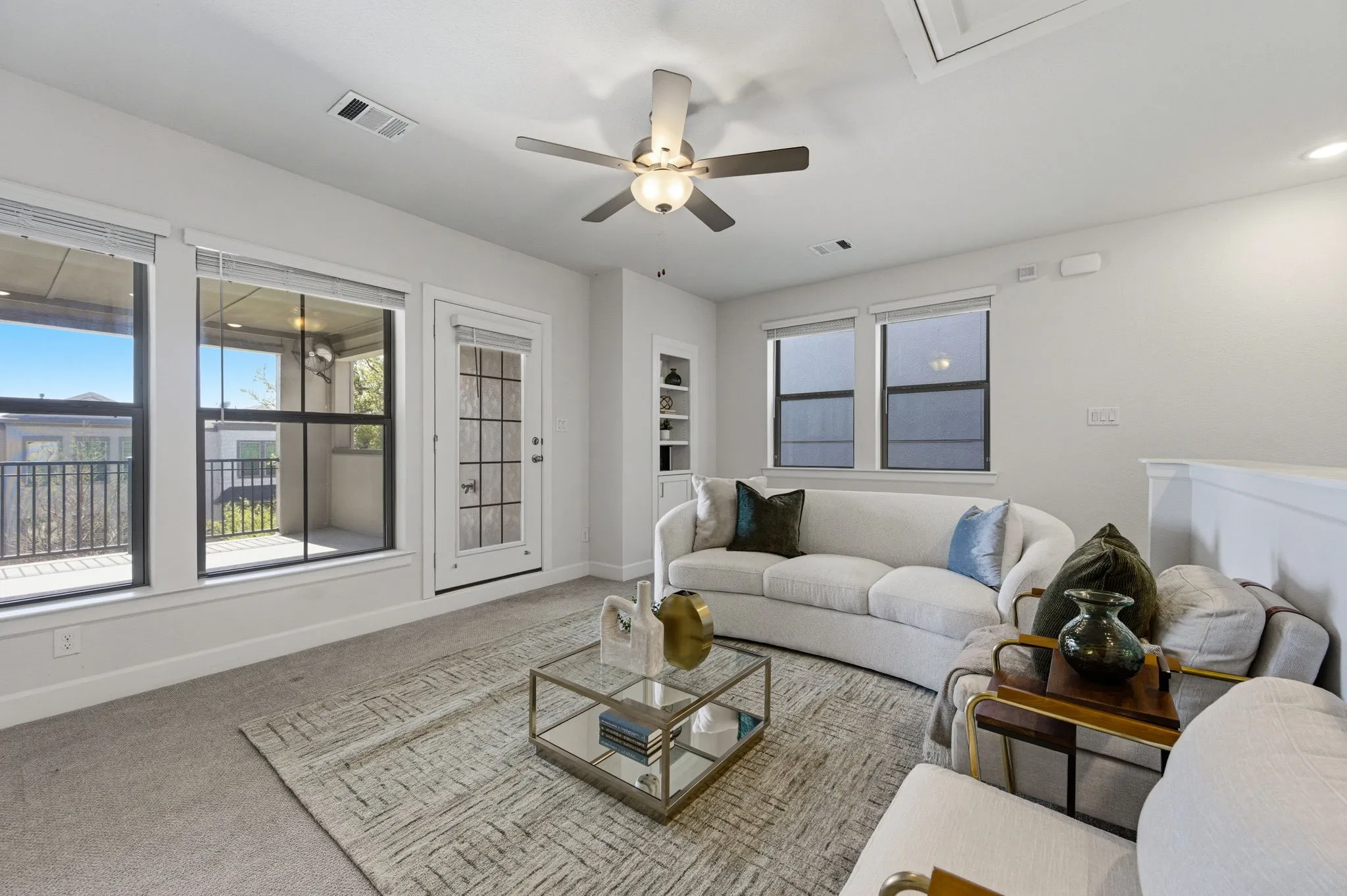 Single Family Residence For Sale in Dallas County , 5325 Autumnbrook Court, Dallas, Texas 75209, 3 Bedroom, 4 Bathroom, 2 Garage spaces, 2,598 Sqft, built in 2020, mls#21349491, Real Estate Agent in Dallas, Homes For Sale in Dallas county, Homes For Sale in Dallas, Realtor in Dallas Texas, Real Estate Brokerage Independent Realty Texas, Luminita Cordes Realtor