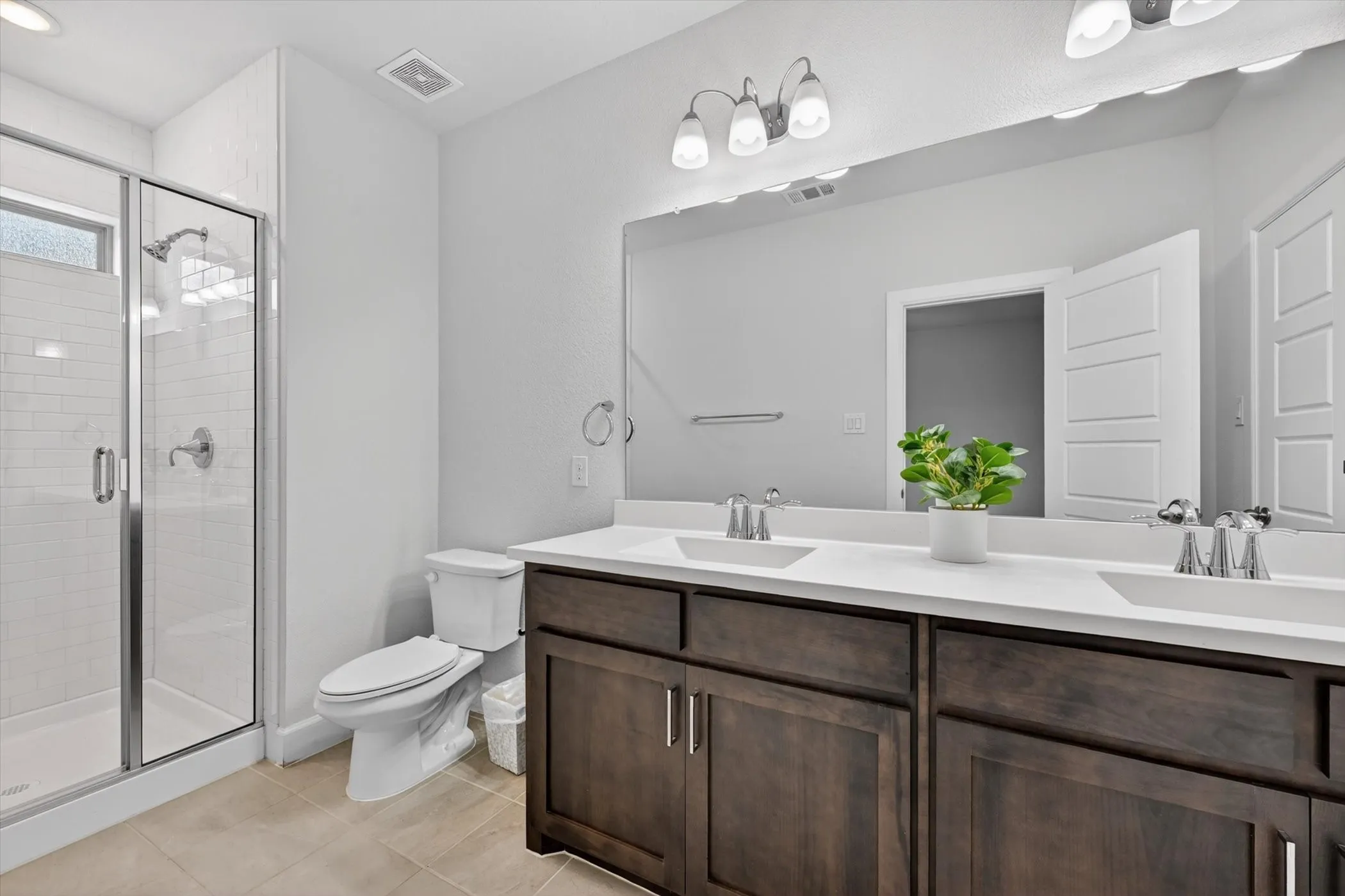 Single Family Residence For Sale in Dallas County , 5325 Autumnbrook Court, Dallas, Texas 75209, 3 Bedroom, 4 Bathroom, 2 Garage spaces, 2,598 Sqft, built in 2020, mls#21349491, Real Estate Agent in Dallas, Homes For Sale in Dallas county, Homes For Sale in Dallas, Realtor in Dallas Texas, Real Estate Brokerage Independent Realty Texas, Luminita Cordes Realtor