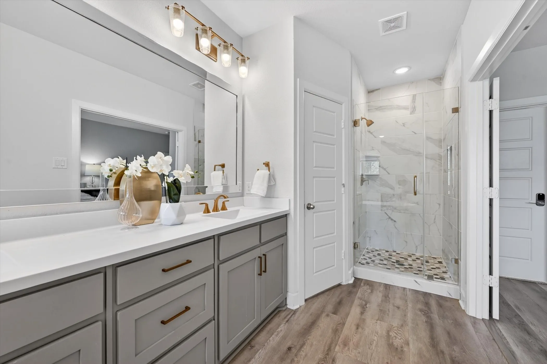 Single Family Residence For Sale in Dallas County , 5325 Autumnbrook Court, Dallas, Texas 75209, 3 Bedroom, 4 Bathroom, 2 Garage spaces, 2,598 Sqft, built in 2020, mls#21349491, Real Estate Agent in Dallas, Homes For Sale in Dallas county, Homes For Sale in Dallas, Realtor in Dallas Texas, Real Estate Brokerage Independent Realty Texas, Luminita Cordes Realtor