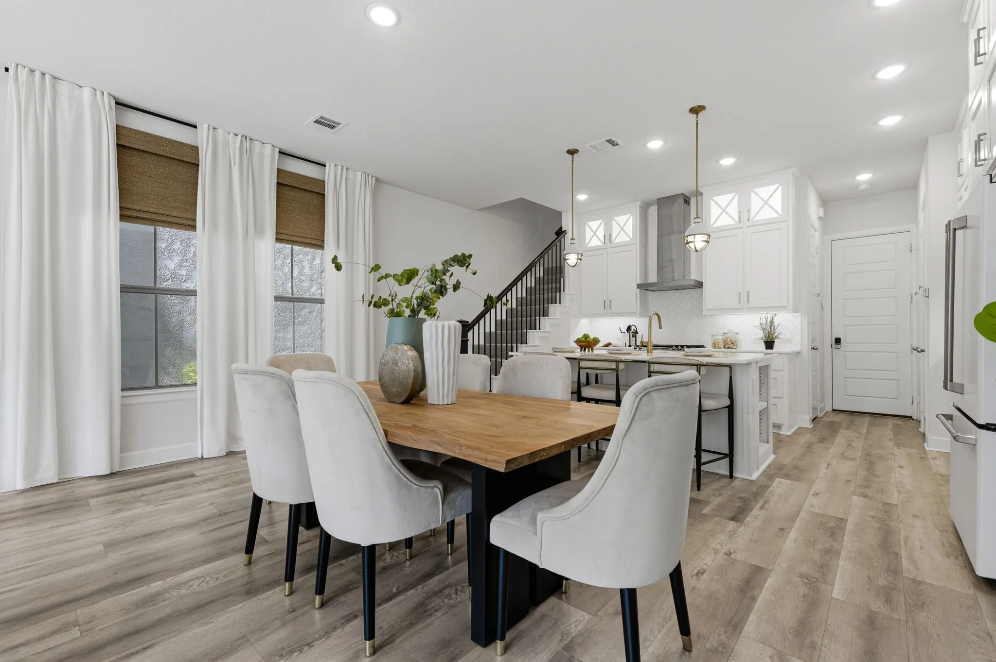 Single Family Residence For Sale in Dallas County , 5325 Autumnbrook Court, Dallas, Texas 75209, 3 Bedroom, 4 Bathroom, 2 Garage spaces, 2,598 Sqft, built in 2020, mls#21349491, Real Estate Agent in Dallas, Homes For Sale in Dallas county, Homes For Sale in Dallas, Realtor in Dallas Texas, Real Estate Brokerage Independent Realty Texas, Luminita Cordes Realtor