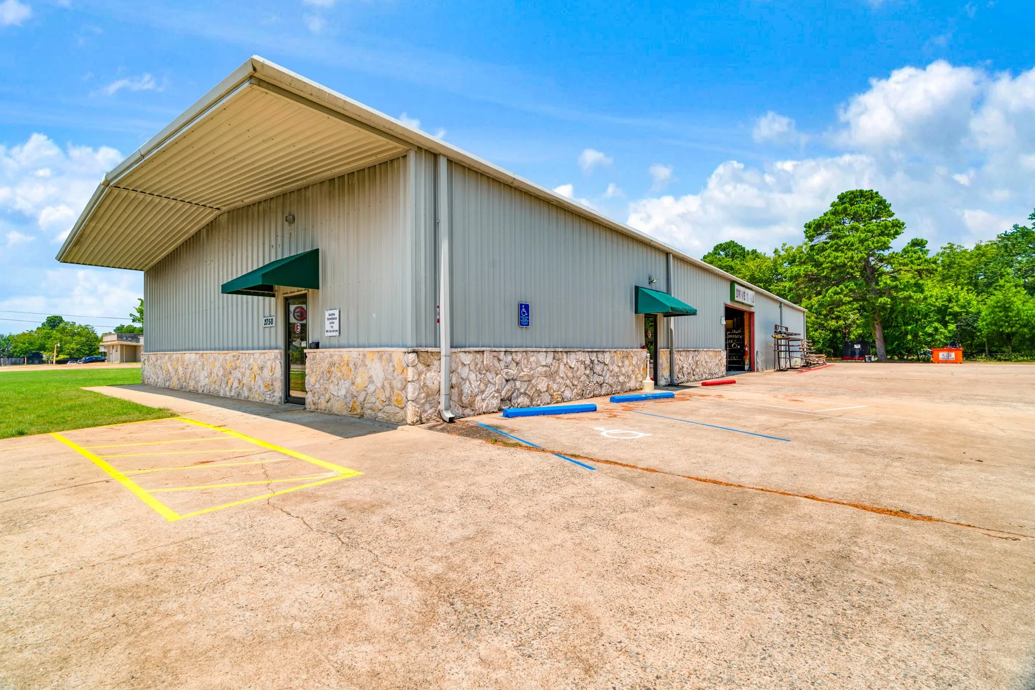 Business For Sale in Lamar County , 2750 Bonham Street, Paris, Texas 75460, 0, 0, Garage spaces, 6,000 Sqft, built in 0, mls#21349827, Real Estate Agent in Paris, Homes For Sale in Lamar county, Homes For Sale in Paris, Realtor in Paris Texas, Real Estate Brokerage Independent Realty Texas, Luminita Cordes Realtor