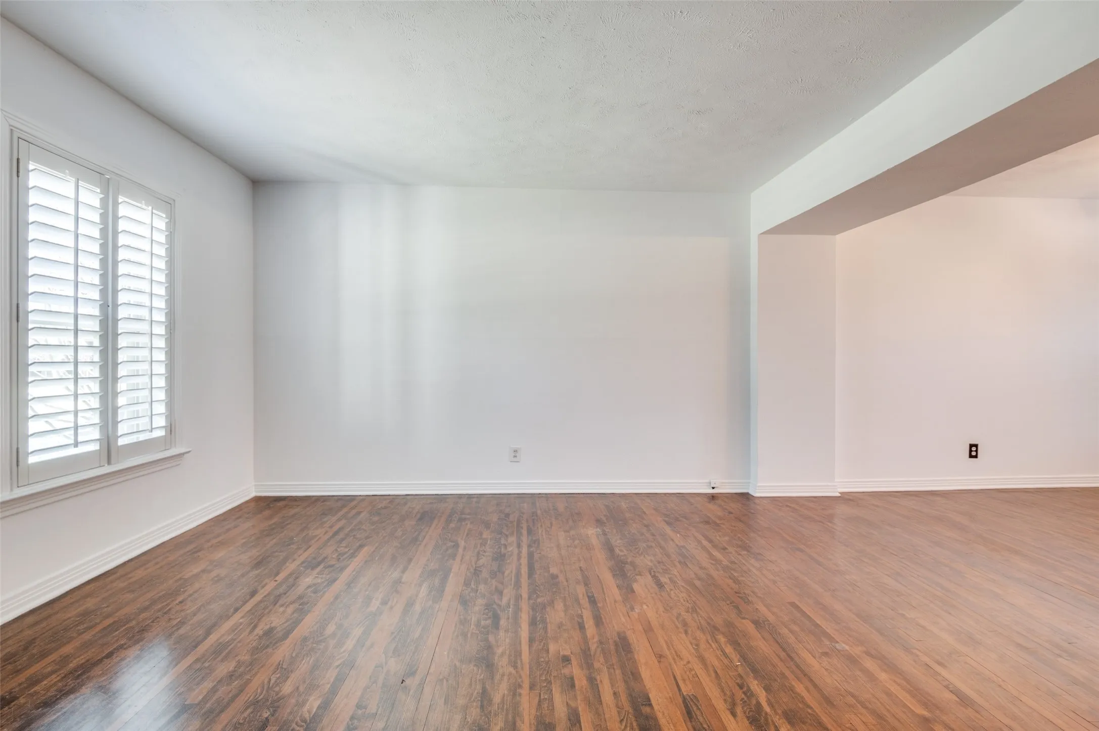 Condominium For Rent in Dallas County , 6465 Bordeaux Avenue, Dallas, Texas 75209, 2 Bedroom, 1 Bathroom, Garage spaces, 1,027 Sqft, built in 1951, mls#21350295, Real Estate Agent in Dallas, Homes For Rent in Dallas county, Homes For Rent in Dallas, Realtor in Dallas Texas, Real Estate Brokerage Independent Realty Texas, Luminita Cordes Realtor