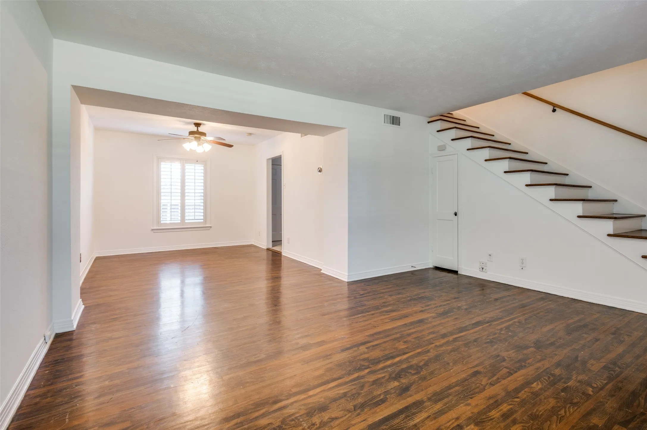 Condominium For Rent in Dallas County , 6465 Bordeaux Avenue, Dallas, Texas 75209, 2 Bedroom, 1 Bathroom, Garage spaces, 1,027 Sqft, built in 1951, mls#21350295, Real Estate Agent in Dallas, Homes For Rent in Dallas county, Homes For Rent in Dallas, Realtor in Dallas Texas, Real Estate Brokerage Independent Realty Texas, Luminita Cordes Realtor