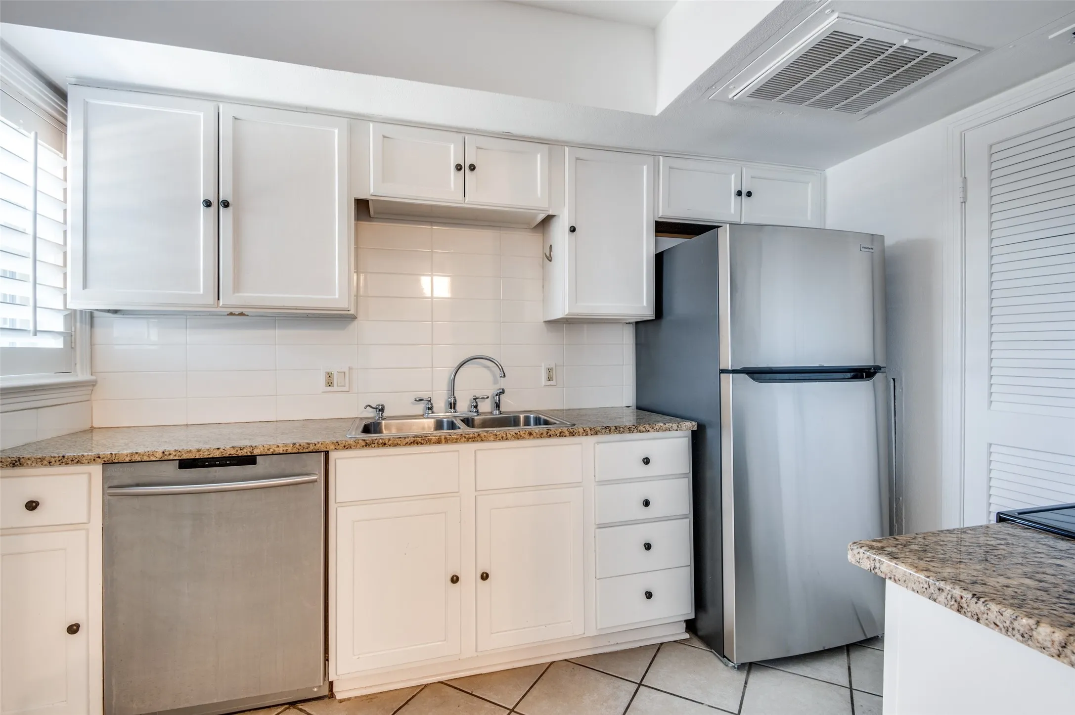 Condominium For Rent in Dallas County , 6465 Bordeaux Avenue, Dallas, Texas 75209, 2 Bedroom, 1 Bathroom, Garage spaces, 1,027 Sqft, built in 1951, mls#21350295, Real Estate Agent in Dallas, Homes For Rent in Dallas county, Homes For Rent in Dallas, Realtor in Dallas Texas, Real Estate Brokerage Independent Realty Texas, Luminita Cordes Realtor