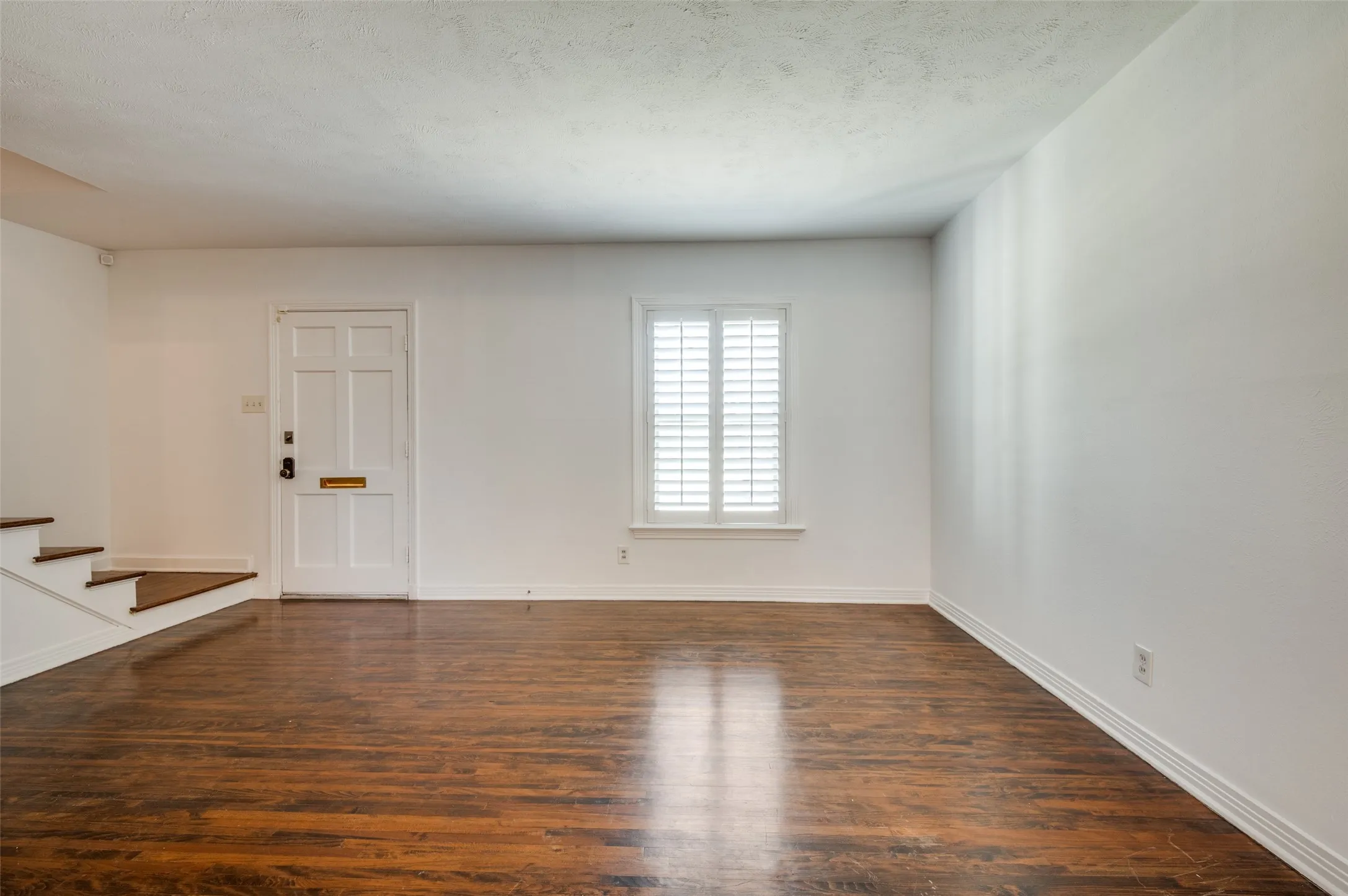 Condominium For Rent in Dallas County , 6465 Bordeaux Avenue, Dallas, Texas 75209, 2 Bedroom, 1 Bathroom, Garage spaces, 1,027 Sqft, built in 1951, mls#21350295, Real Estate Agent in Dallas, Homes For Rent in Dallas county, Homes For Rent in Dallas, Realtor in Dallas Texas, Real Estate Brokerage Independent Realty Texas, Luminita Cordes Realtor