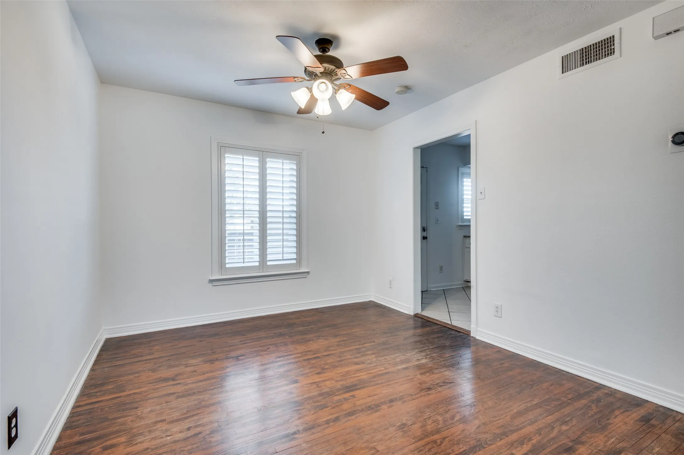 Condominium For Rent in Dallas County , 6465 Bordeaux Avenue, Dallas, Texas 75209, 2 Bedroom, 1 Bathroom, Garage spaces, 1,027 Sqft, built in 1951, mls#21350295, Real Estate Agent in Dallas, Homes For Rent in Dallas county, Homes For Rent in Dallas, Realtor in Dallas Texas, Real Estate Brokerage Independent Realty Texas, Luminita Cordes Realtor