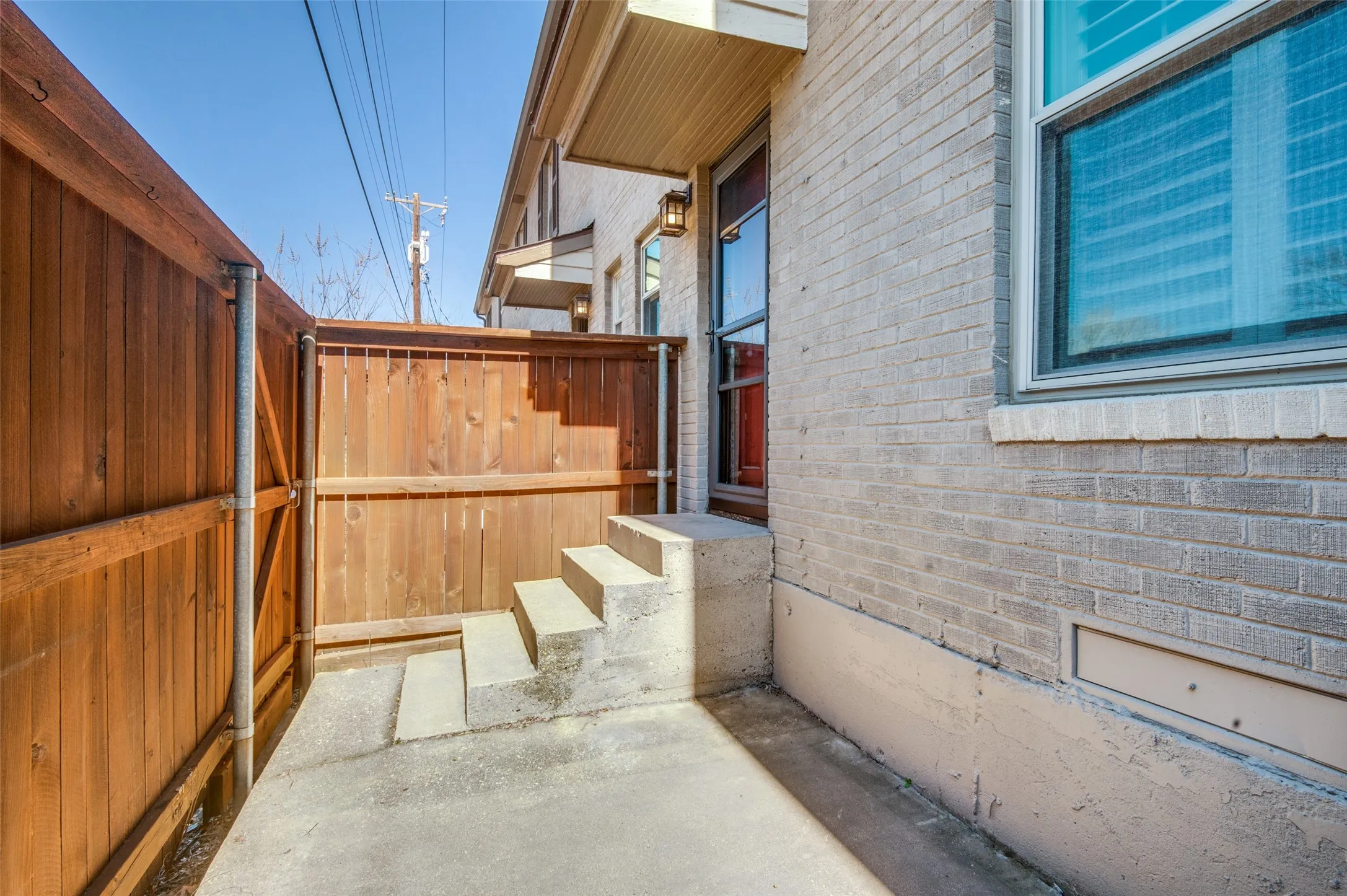 Condominium For Rent in Dallas County , 6465 Bordeaux Avenue, Dallas, Texas 75209, 2 Bedroom, 1 Bathroom, Garage spaces, 1,027 Sqft, built in 1951, mls#21350295, Real Estate Agent in Dallas, Homes For Rent in Dallas county, Homes For Rent in Dallas, Realtor in Dallas Texas, Real Estate Brokerage Independent Realty Texas, Luminita Cordes Realtor