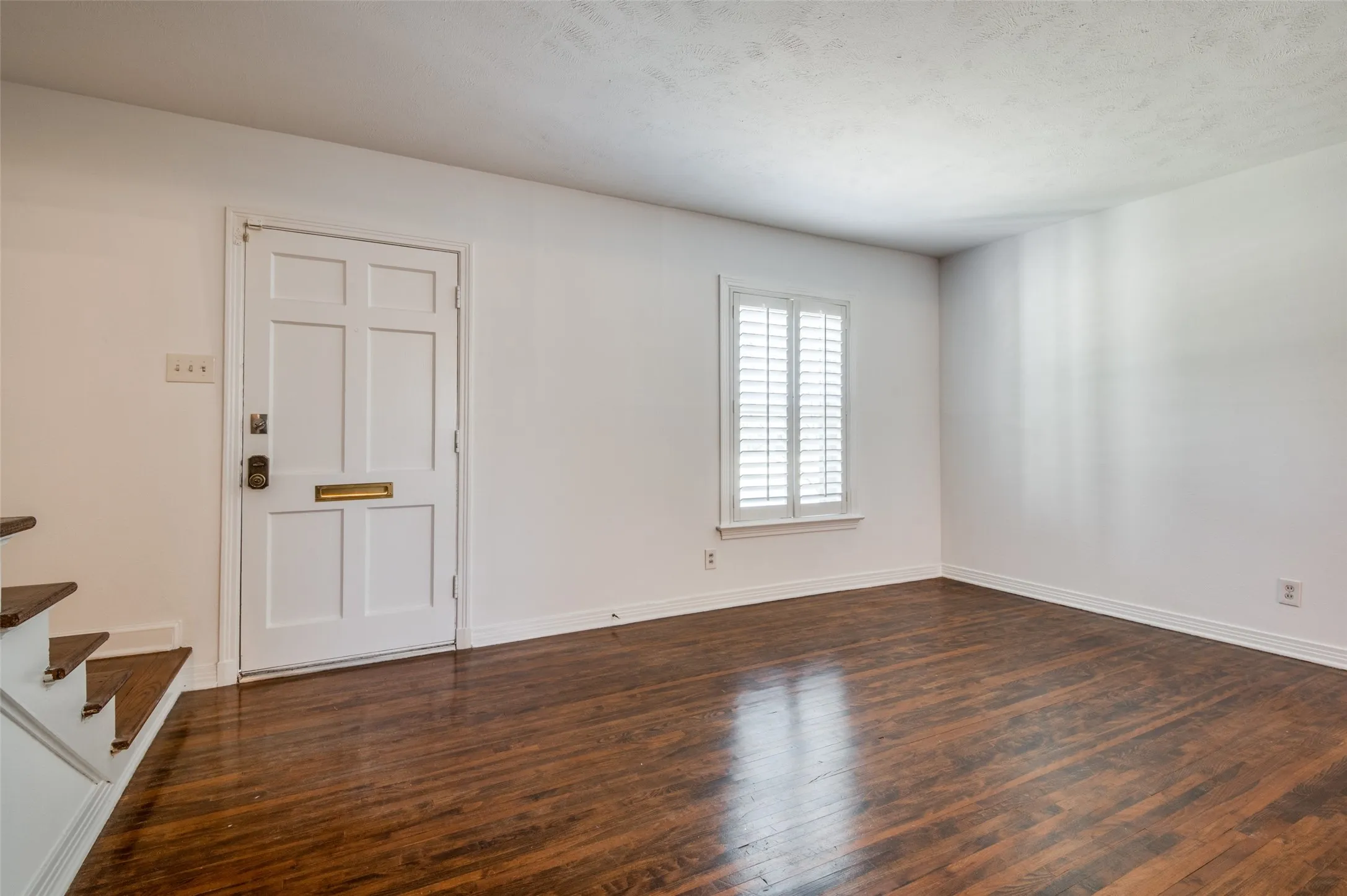 Condominium For Rent in Dallas County , 6465 Bordeaux Avenue, Dallas, Texas 75209, 2 Bedroom, 1 Bathroom, Garage spaces, 1,027 Sqft, built in 1951, mls#21350295, Real Estate Agent in Dallas, Homes For Rent in Dallas county, Homes For Rent in Dallas, Realtor in Dallas Texas, Real Estate Brokerage Independent Realty Texas, Luminita Cordes Realtor