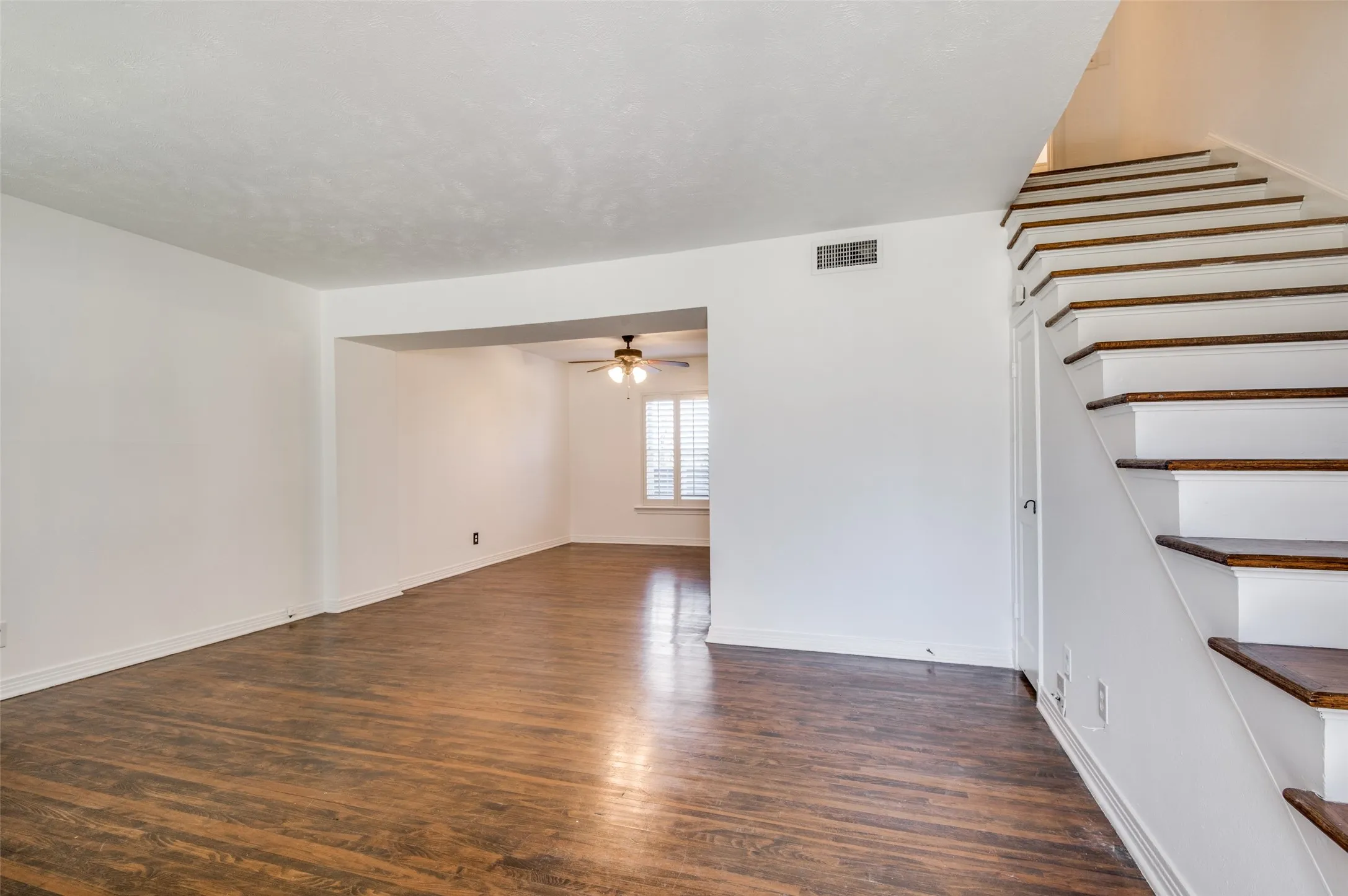 Condominium For Rent in Dallas County , 6465 Bordeaux Avenue, Dallas, Texas 75209, 2 Bedroom, 1 Bathroom, Garage spaces, 1,027 Sqft, built in 1951, mls#21350295, Real Estate Agent in Dallas, Homes For Rent in Dallas county, Homes For Rent in Dallas, Realtor in Dallas Texas, Real Estate Brokerage Independent Realty Texas, Luminita Cordes Realtor