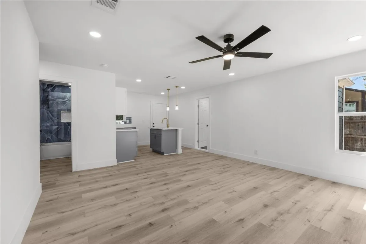 Single Family Residence For Sale in Tarrant County , 3454 Moberly Street, Fort Worth, Texas 76119, 3 Bedroom, 2 Bathroom, Garage spaces, 1,020 Sqft, built in 1951, mls#21349095, Real Estate Agent in Fort Worth, Homes For Sale in Tarrant county, Homes For Sale in Fort Worth, Realtor in Fort Worth Texas, Real Estate Brokerage Independent Realty Texas, Luminita Cordes Realtor