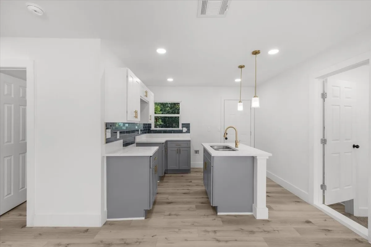 Single Family Residence For Sale in Tarrant County , 3454 Moberly Street, Fort Worth, Texas 76119, 3 Bedroom, 2 Bathroom, Garage spaces, 1,020 Sqft, built in 1951, mls#21349095, Real Estate Agent in Fort Worth, Homes For Sale in Tarrant county, Homes For Sale in Fort Worth, Realtor in Fort Worth Texas, Real Estate Brokerage Independent Realty Texas, Luminita Cordes Realtor
