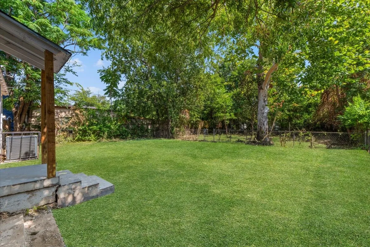 Single Family Residence For Sale in Tarrant County , 3454 Moberly Street, Fort Worth, Texas 76119, 3 Bedroom, 2 Bathroom, Garage spaces, 1,020 Sqft, built in 1951, mls#21349095, Real Estate Agent in Fort Worth, Homes For Sale in Tarrant county, Homes For Sale in Fort Worth, Realtor in Fort Worth Texas, Real Estate Brokerage Independent Realty Texas, Luminita Cordes Realtor