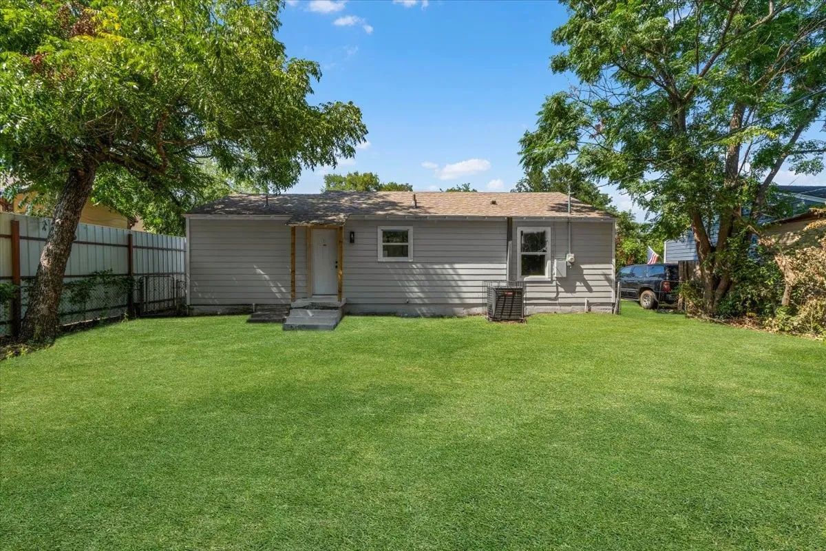 Single Family Residence For Sale in Tarrant County , 3454 Moberly Street, Fort Worth, Texas 76119, 3 Bedroom, 2 Bathroom, Garage spaces, 1,020 Sqft, built in 1951, mls#21349095, Real Estate Agent in Fort Worth, Homes For Sale in Tarrant county, Homes For Sale in Fort Worth, Realtor in Fort Worth Texas, Real Estate Brokerage Independent Realty Texas, Luminita Cordes Realtor