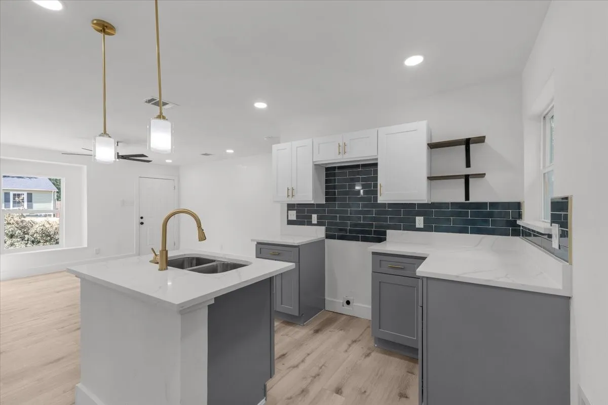 Single Family Residence For Sale in Tarrant County , 3454 Moberly Street, Fort Worth, Texas 76119, 3 Bedroom, 2 Bathroom, Garage spaces, 1,020 Sqft, built in 1951, mls#21349095, Real Estate Agent in Fort Worth, Homes For Sale in Tarrant county, Homes For Sale in Fort Worth, Realtor in Fort Worth Texas, Real Estate Brokerage Independent Realty Texas, Luminita Cordes Realtor