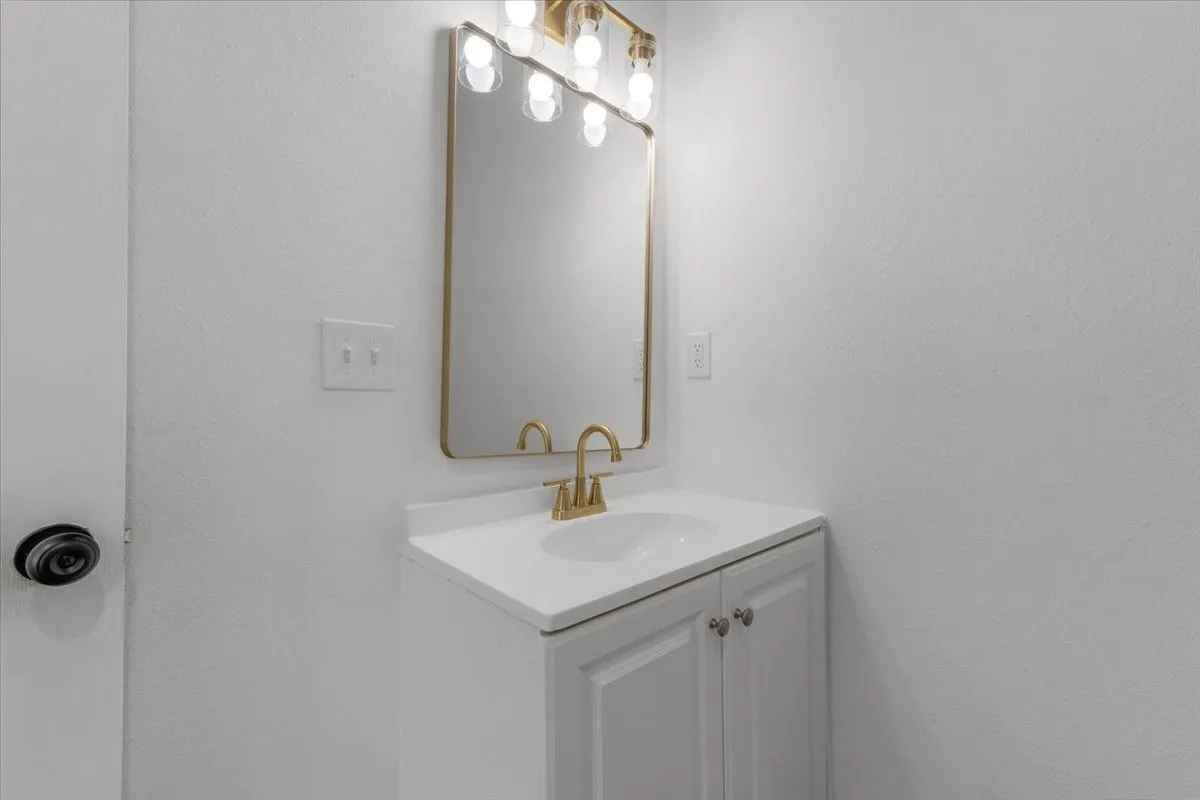 Single Family Residence For Sale in Tarrant County , 3454 Moberly Street, Fort Worth, Texas 76119, 3 Bedroom, 2 Bathroom, Garage spaces, 1,020 Sqft, built in 1951, mls#21349095, Real Estate Agent in Fort Worth, Homes For Sale in Tarrant county, Homes For Sale in Fort Worth, Realtor in Fort Worth Texas, Real Estate Brokerage Independent Realty Texas, Luminita Cordes Realtor