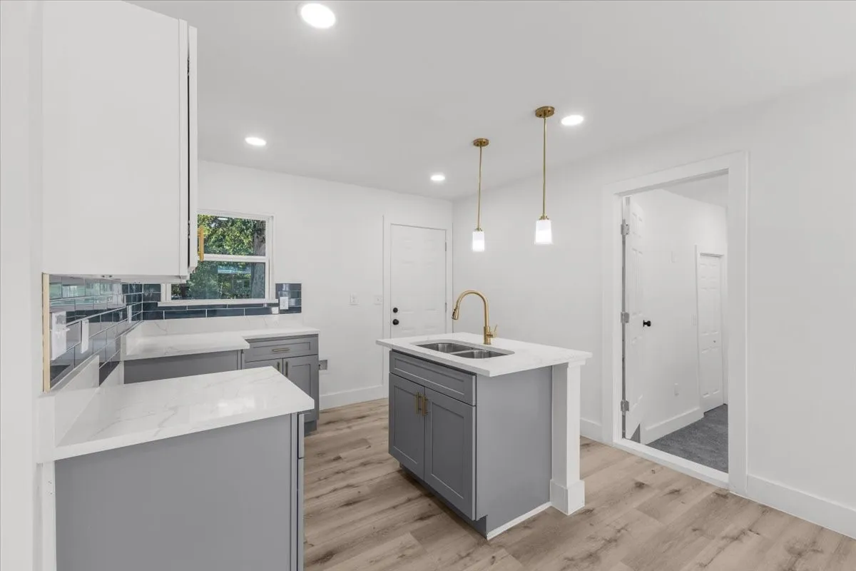 Single Family Residence For Sale in Tarrant County , 3454 Moberly Street, Fort Worth, Texas 76119, 3 Bedroom, 2 Bathroom, Garage spaces, 1,020 Sqft, built in 1951, mls#21349095, Real Estate Agent in Fort Worth, Homes For Sale in Tarrant county, Homes For Sale in Fort Worth, Realtor in Fort Worth Texas, Real Estate Brokerage Independent Realty Texas, Luminita Cordes Realtor