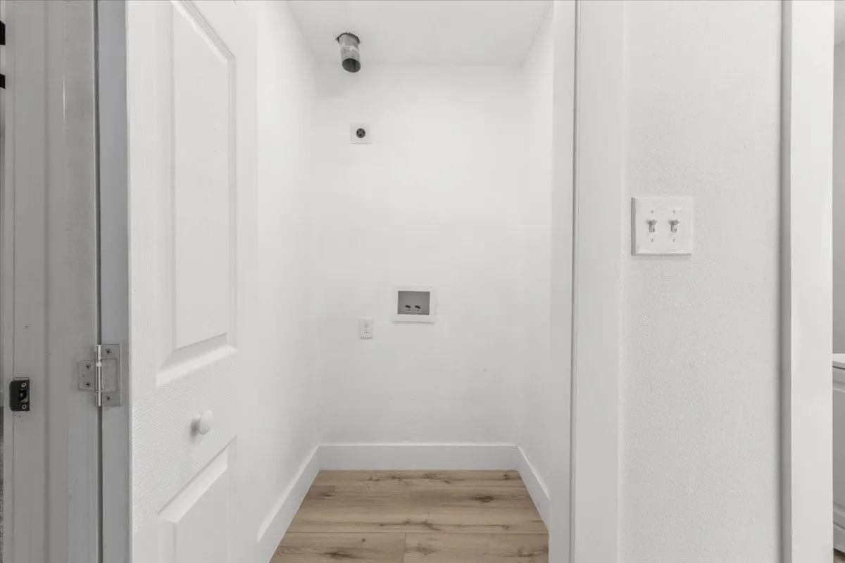 Single Family Residence For Sale in Tarrant County , 3454 Moberly Street, Fort Worth, Texas 76119, 3 Bedroom, 2 Bathroom, Garage spaces, 1,020 Sqft, built in 1951, mls#21349095, Real Estate Agent in Fort Worth, Homes For Sale in Tarrant county, Homes For Sale in Fort Worth, Realtor in Fort Worth Texas, Real Estate Brokerage Independent Realty Texas, Luminita Cordes Realtor