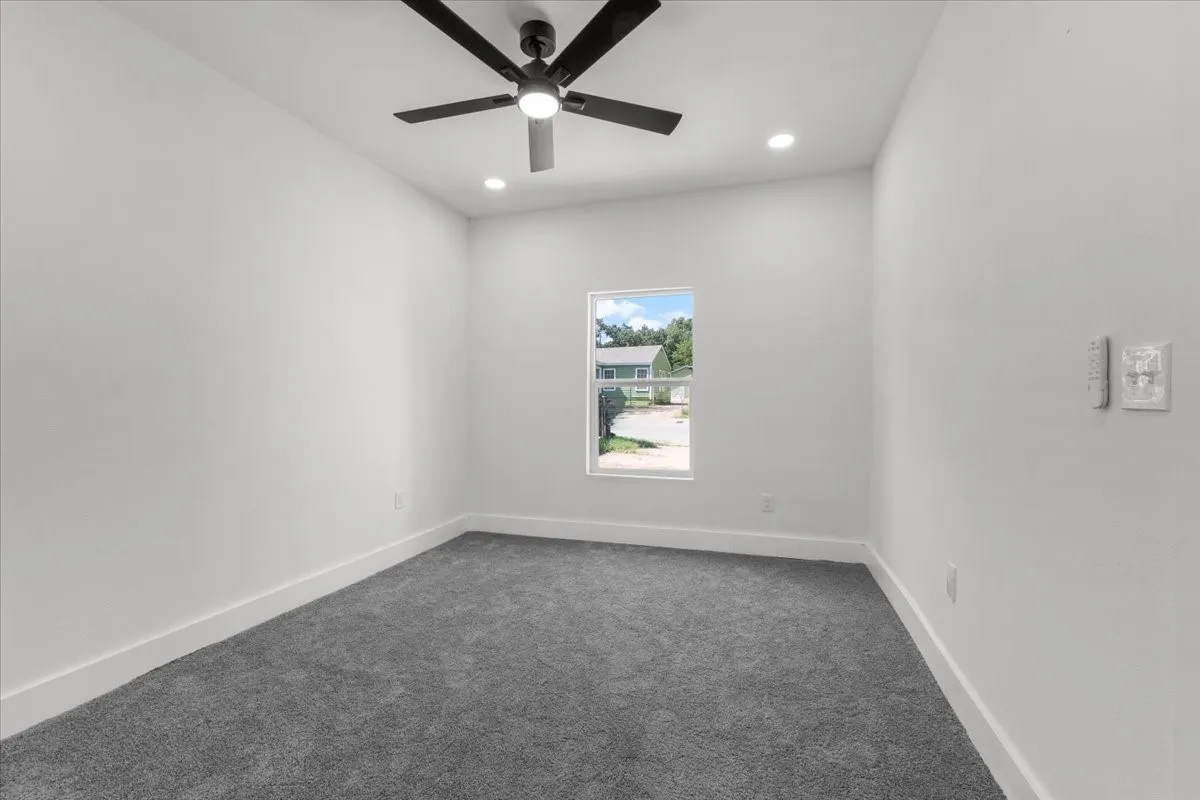 Single Family Residence For Sale in Tarrant County , 3454 Moberly Street, Fort Worth, Texas 76119, 3 Bedroom, 2 Bathroom, Garage spaces, 1,020 Sqft, built in 1951, mls#21349095, Real Estate Agent in Fort Worth, Homes For Sale in Tarrant county, Homes For Sale in Fort Worth, Realtor in Fort Worth Texas, Real Estate Brokerage Independent Realty Texas, Luminita Cordes Realtor