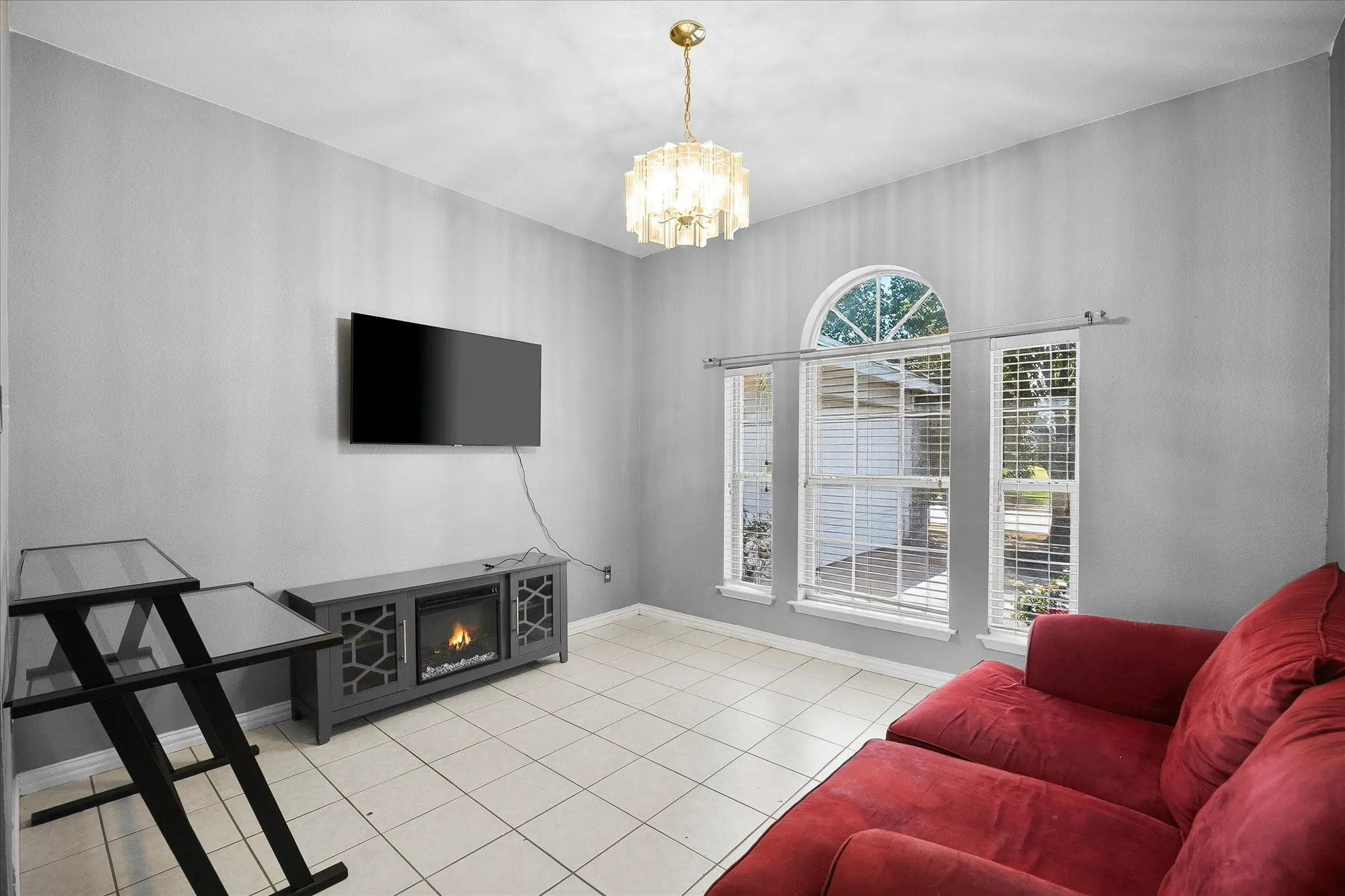 formal dining being used as sitting/tv area