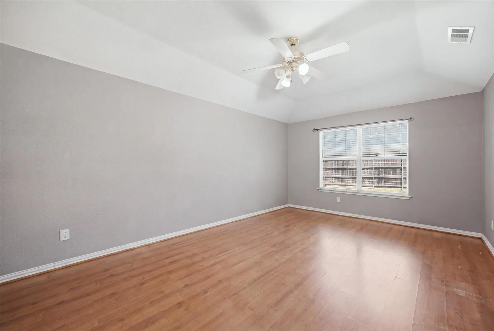 Single Family Residence For Sale in Dallas County , 3512 Valley Forge, Sachse, Texas 75048, 3 Bedroom, 2 Bathroom, 2 Garage spaces, 1,586 Sqft, built in 2001, mls#21350321, Real Estate Agent in Sachse, Homes For Sale in Dallas county, Homes For Sale in Sachse, Realtor in Sachse Texas, Real Estate Brokerage Independent Realty Texas, Luminita Cordes Realtor