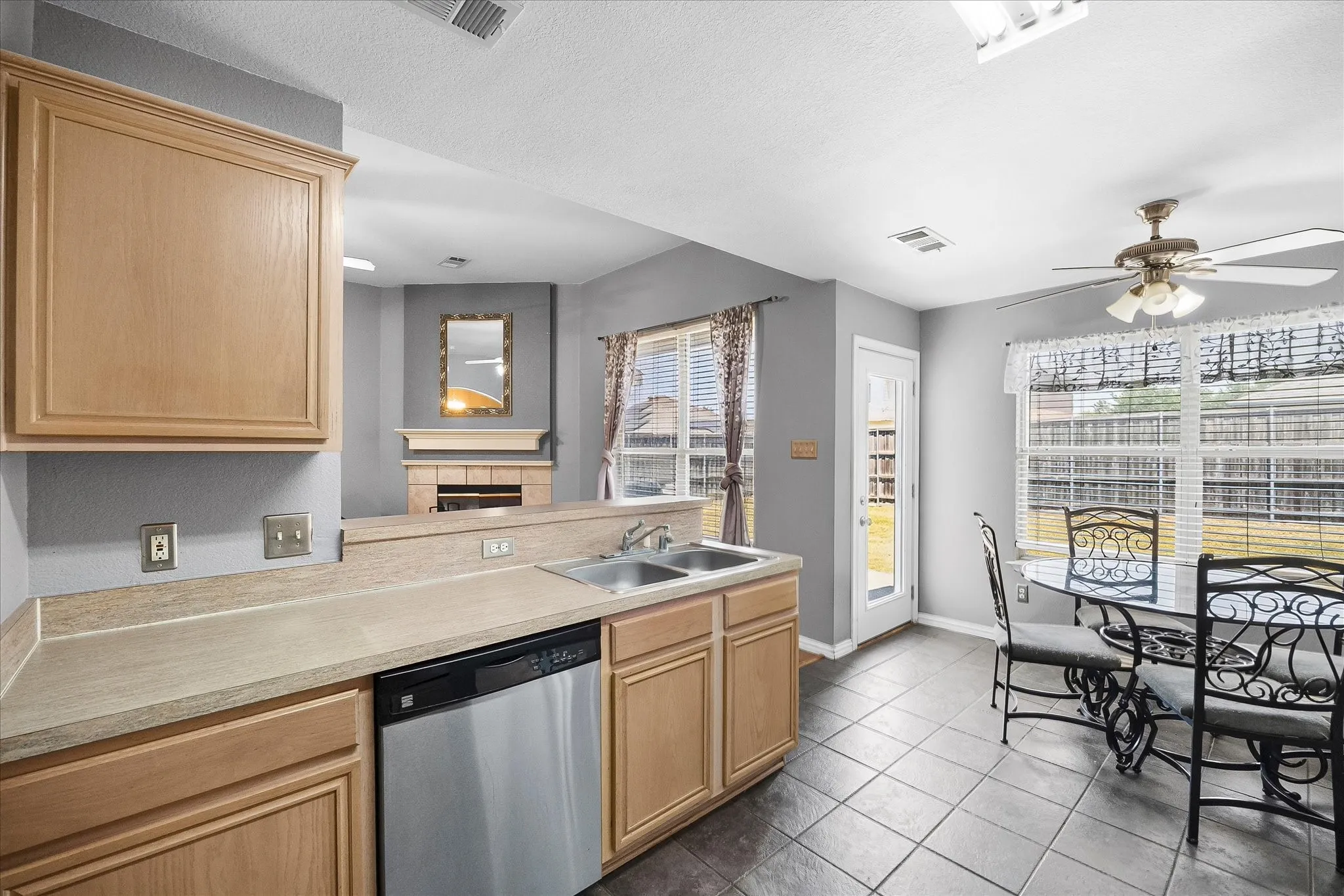 Single Family Residence For Sale in Dallas County , 3512 Valley Forge, Sachse, Texas 75048, 3 Bedroom, 2 Bathroom, 2 Garage spaces, 1,586 Sqft, built in 2001, mls#21350321, Real Estate Agent in Sachse, Homes For Sale in Dallas county, Homes For Sale in Sachse, Realtor in Sachse Texas, Real Estate Brokerage Independent Realty Texas, Luminita Cordes Realtor