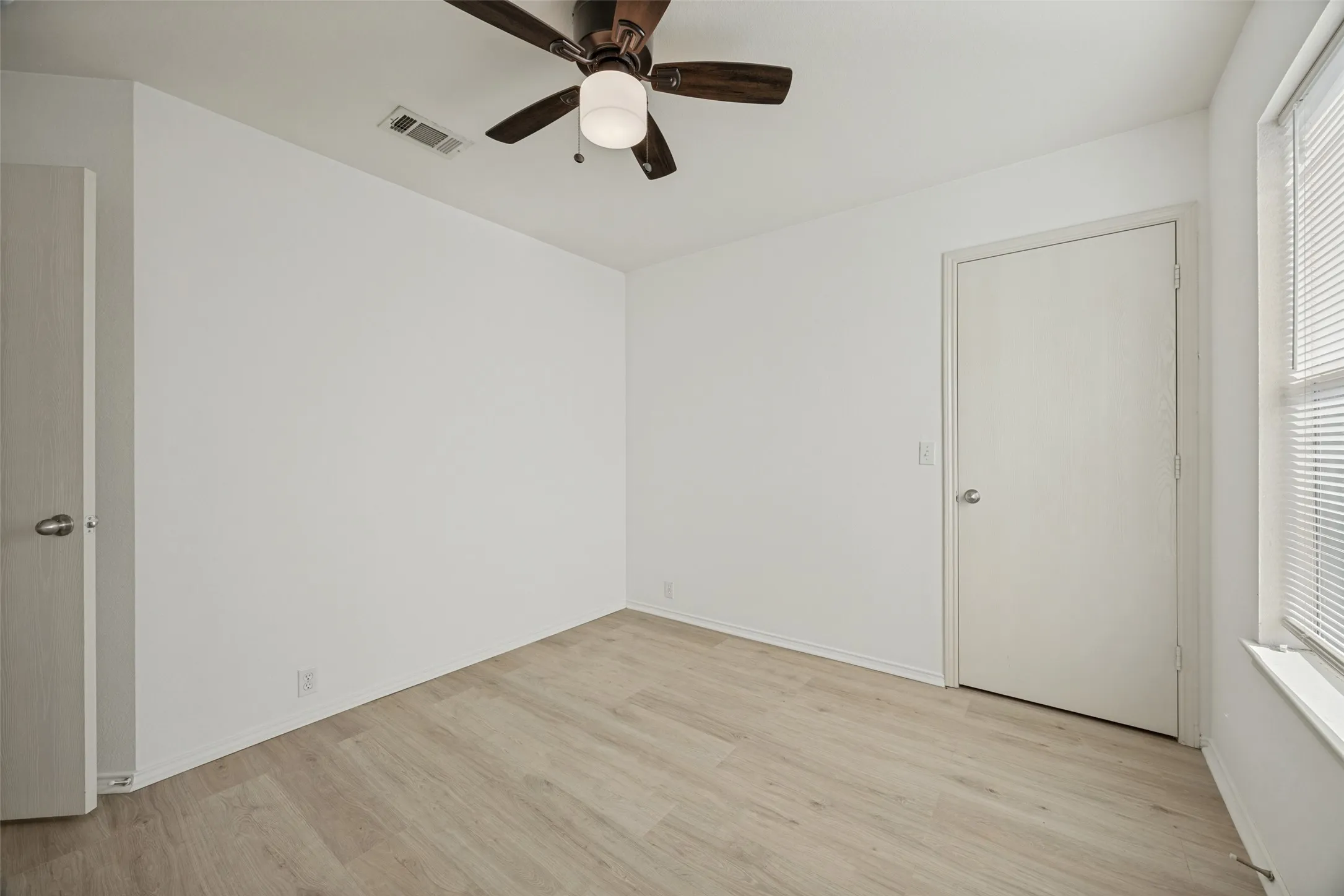 Single Family Residence For Sale in Grayson County , 4507 Falcon Drive, Sherman, Texas 75092, 3 Bedroom, 2 Bathroom, 2 Garage spaces, 1,975 Sqft, built in 2005, mls#21349569, Real Estate Agent in Sherman, Homes For Sale in Grayson county, Homes For Sale in Sherman, Realtor in Sherman Texas, Real Estate Brokerage Independent Realty Texas, Luminita Cordes Realtor