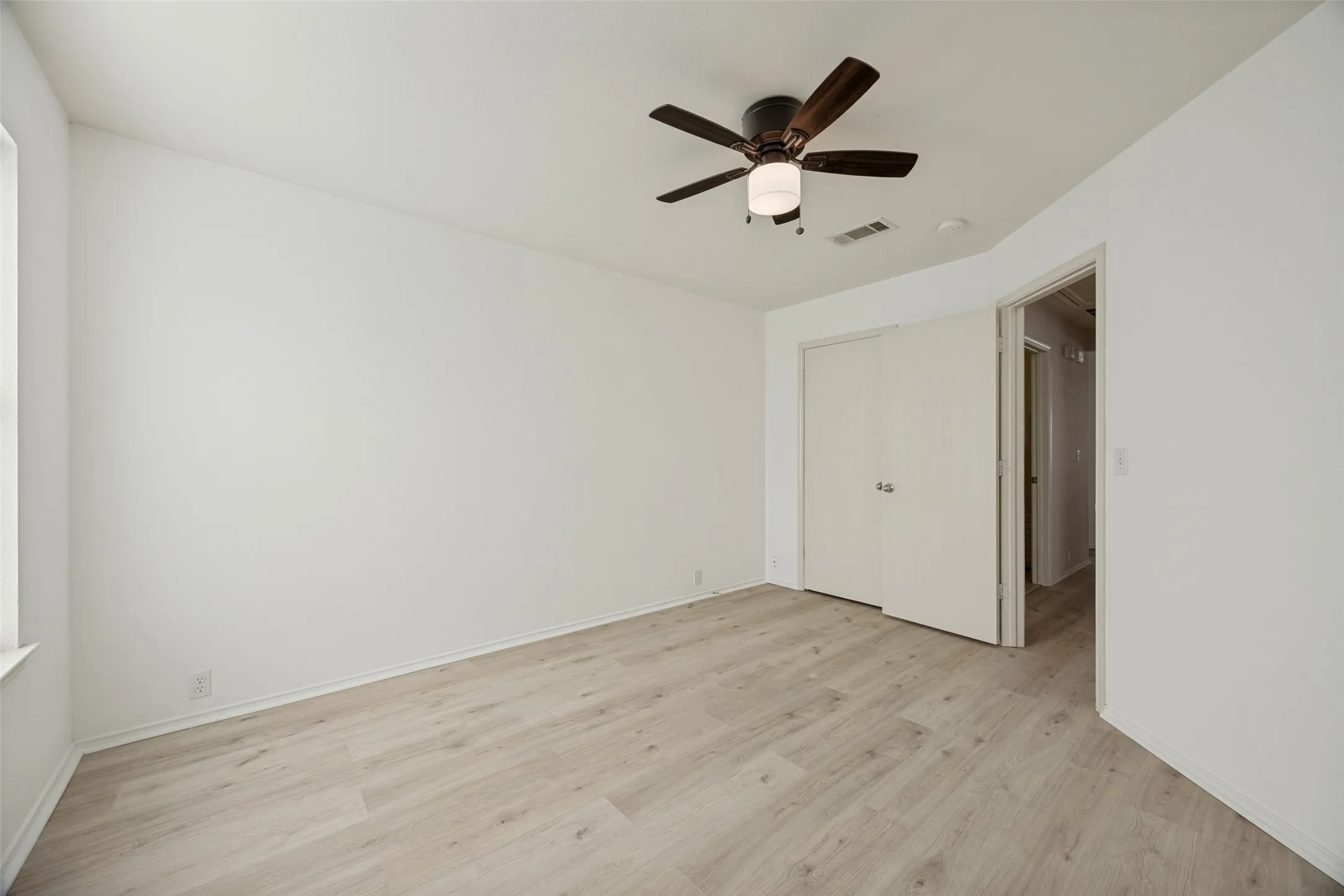 Single Family Residence For Sale in Grayson County , 4507 Falcon Drive, Sherman, Texas 75092, 3 Bedroom, 2 Bathroom, 2 Garage spaces, 1,975 Sqft, built in 2005, mls#21349569, Real Estate Agent in Sherman, Homes For Sale in Grayson county, Homes For Sale in Sherman, Realtor in Sherman Texas, Real Estate Brokerage Independent Realty Texas, Luminita Cordes Realtor